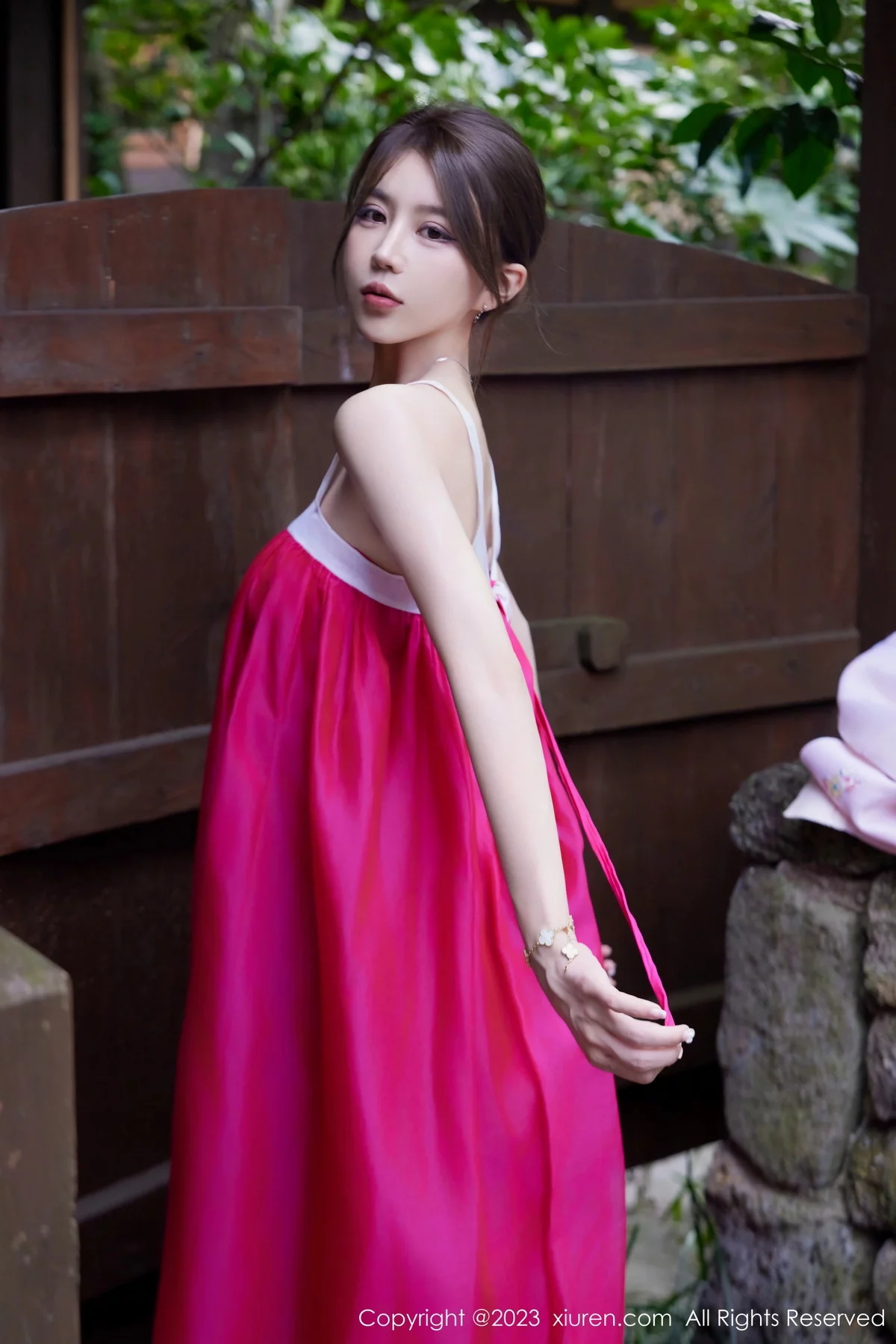 XiuRen第7522期_模特tina_甜仔性感红色大长今服饰半脱秀凹凸身材惹火诱惑写真58P