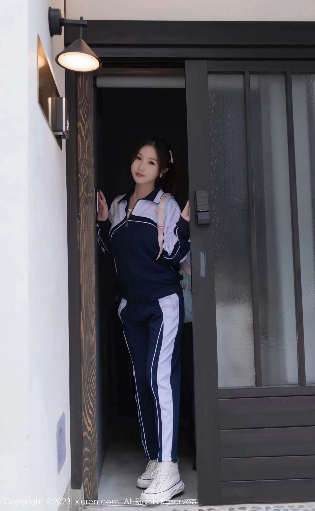 XiuRen第7528期_模特杏子Yada脱普蓝色学妹制服露白色内衣秀曼妙身姿诱惑写真89P