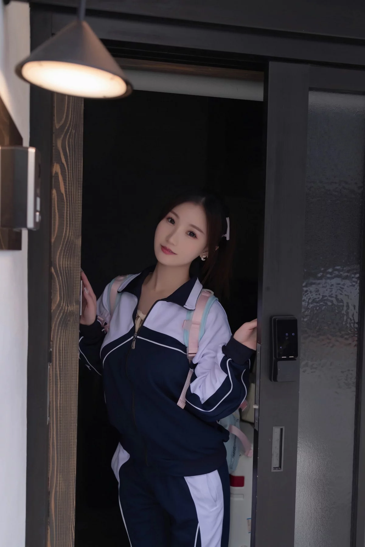 XiuRen第7528期_模特杏子Yada脱普蓝色学妹制服露白色内衣秀曼妙身姿诱惑写真89P