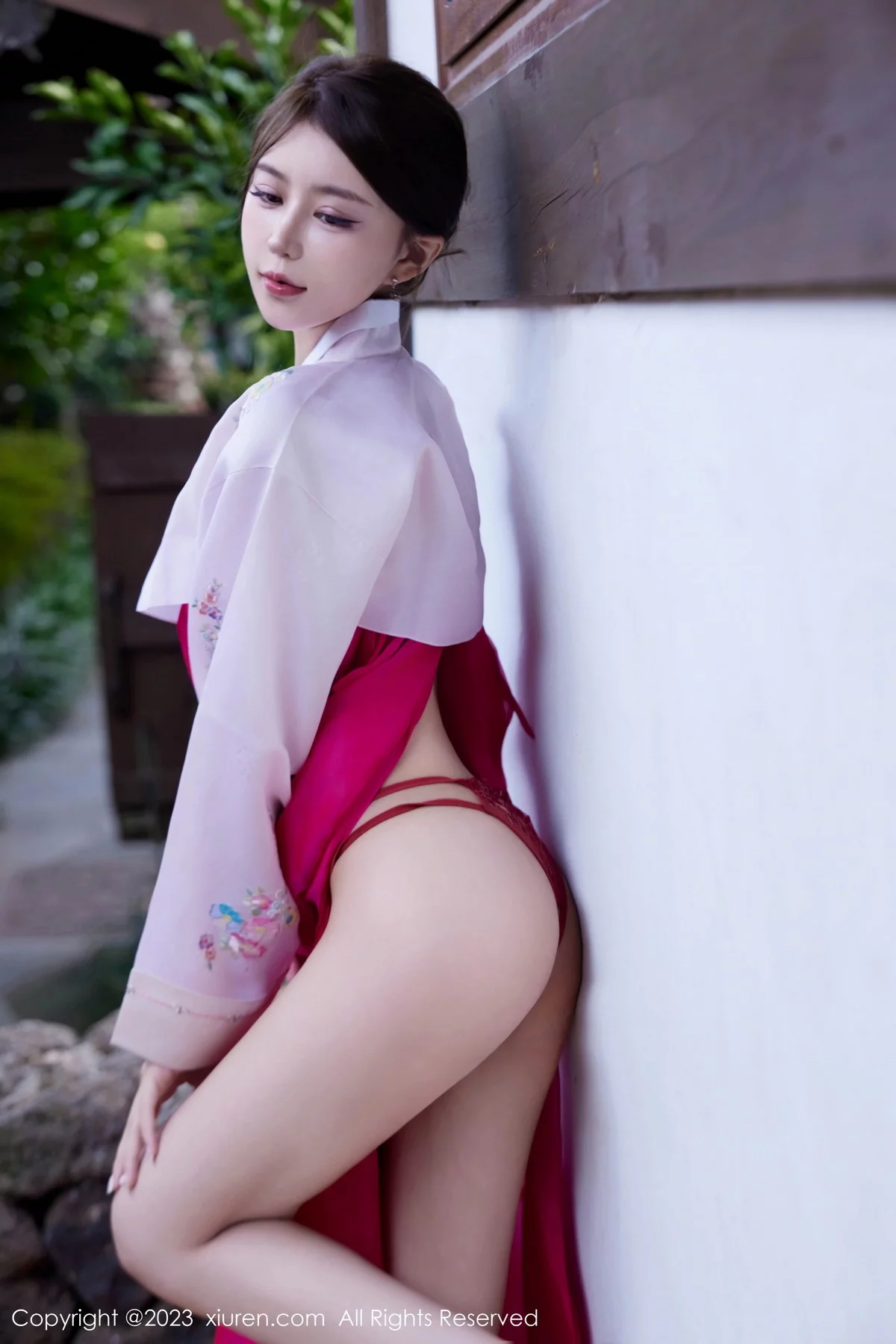 XiuRen第7522期_模特tina_甜仔性感红色大长今服饰半脱秀凹凸身材惹火诱惑写真58P