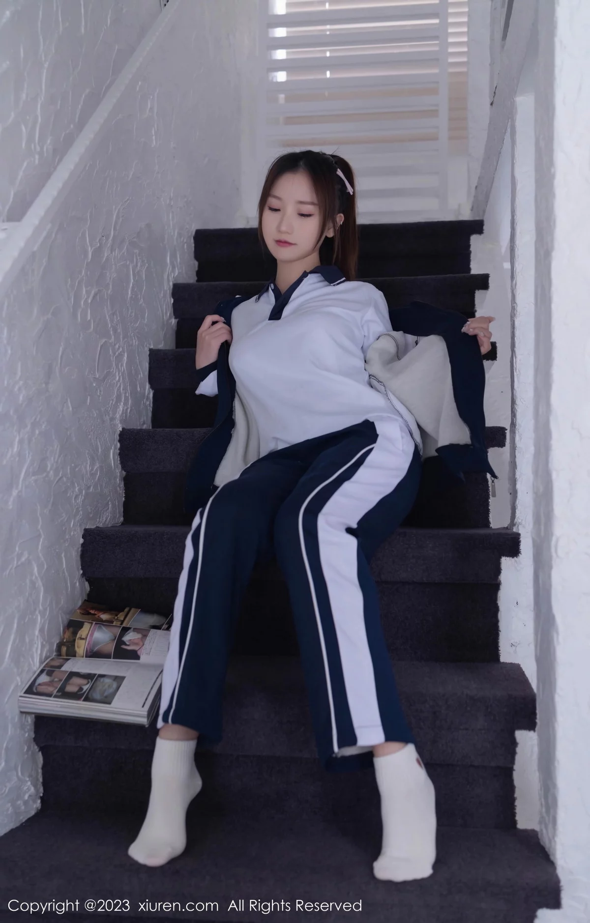 XiuRen第7528期_模特杏子Yada脱普蓝色学妹制服露白色内衣秀曼妙身姿诱惑写真89P