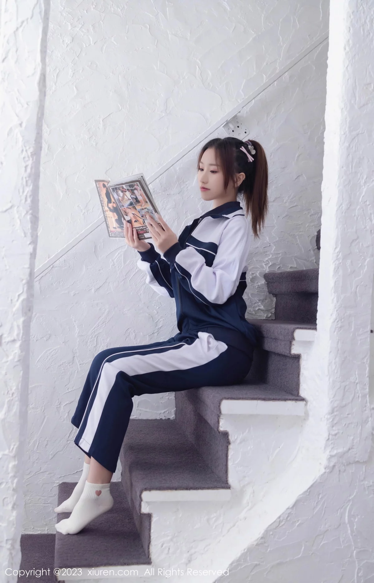 XiuRen第7528期_模特杏子Yada脱普蓝色学妹制服露白色内衣秀曼妙身姿诱惑写真89P