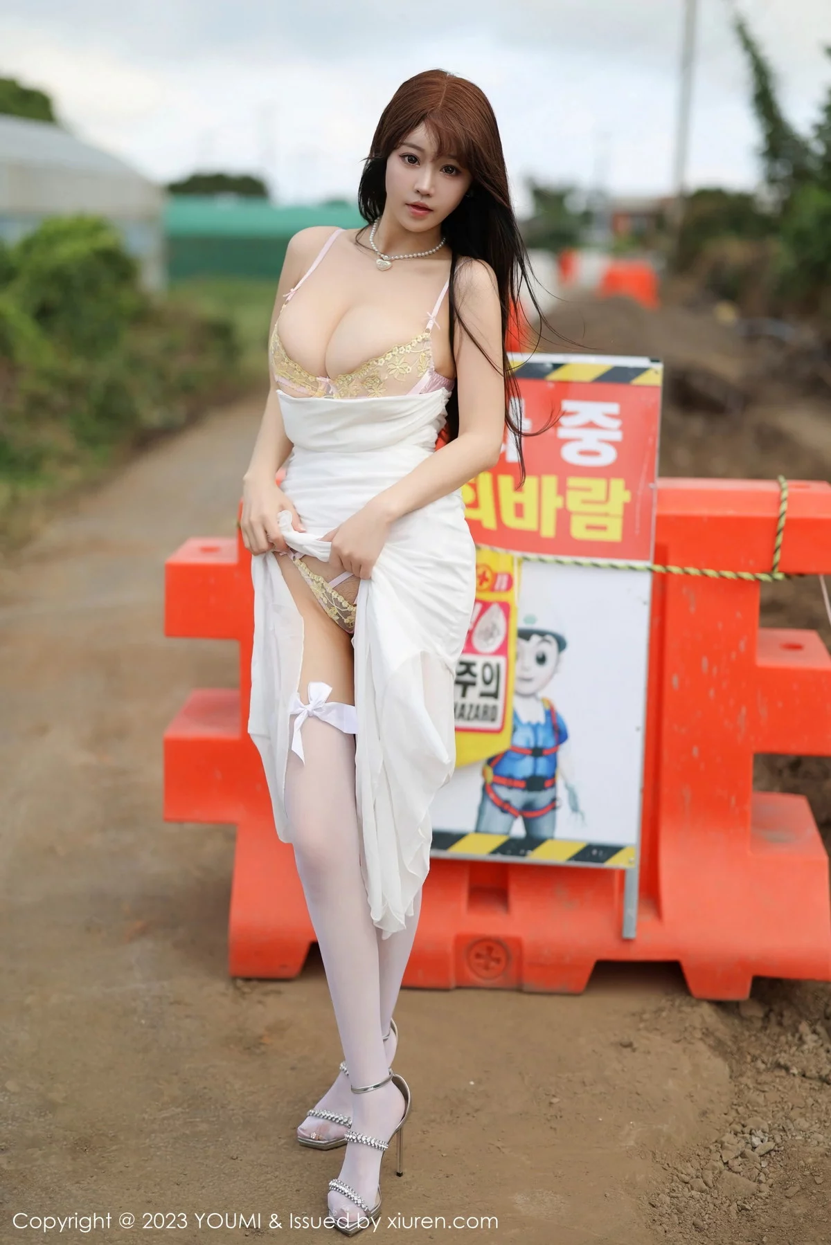 [YouMi尤蜜荟]Vol.996_女神朱可儿Flora性感礼裙露粉色轻透情趣内衣秀丰满身材诱惑写真68P