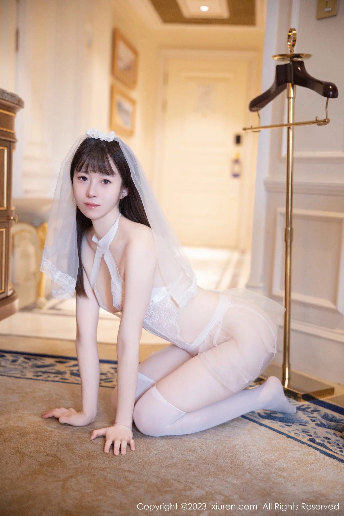 XiuRen第7421期_模特林悠悠性感白色情趣婚纱服饰配白丝袜秀曼妙身姿诱惑写真82P