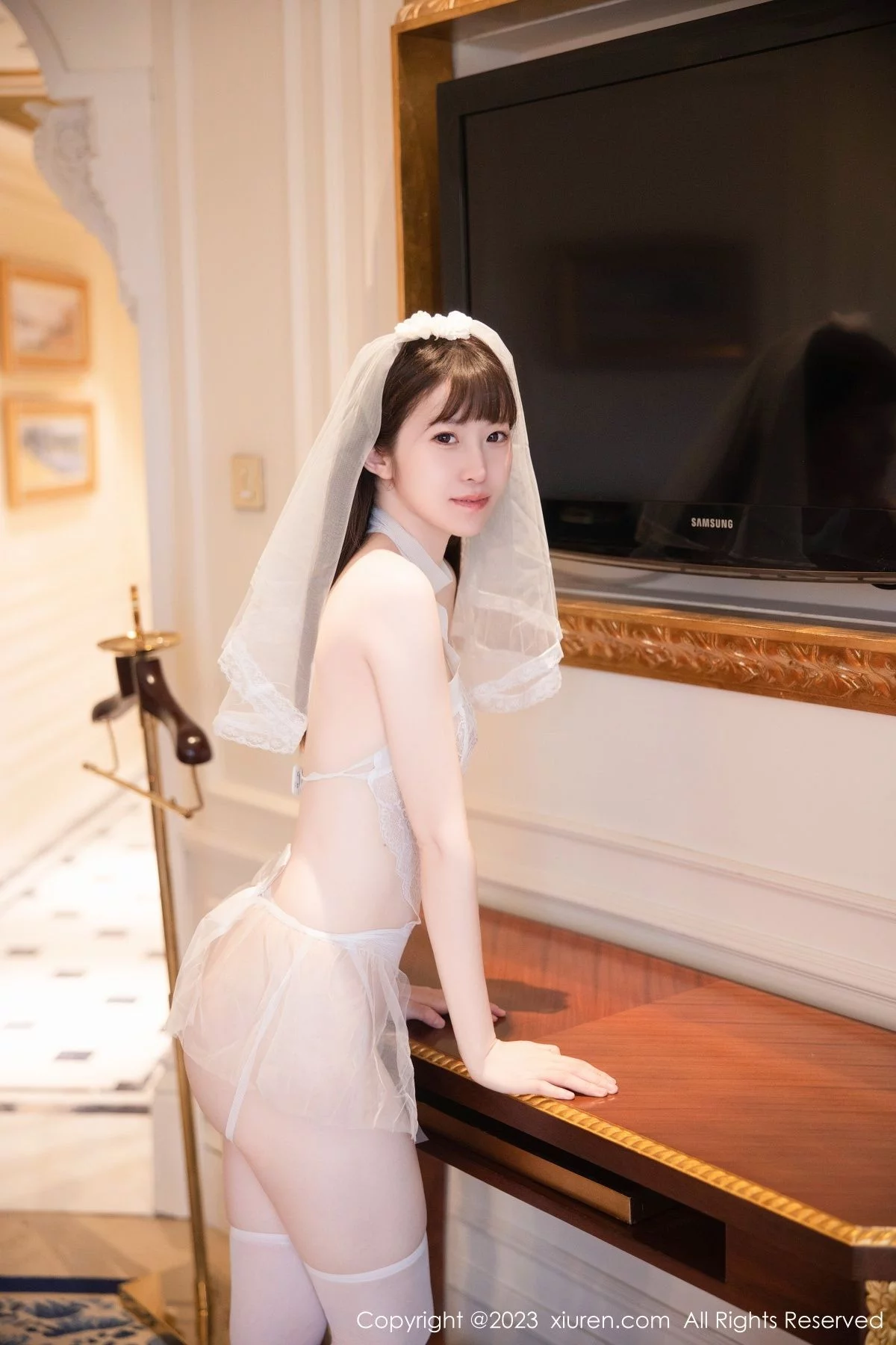 XiuRen第7421期_模特林悠悠性感白色情趣婚纱服饰配白丝袜秀曼妙身姿诱惑写真82P