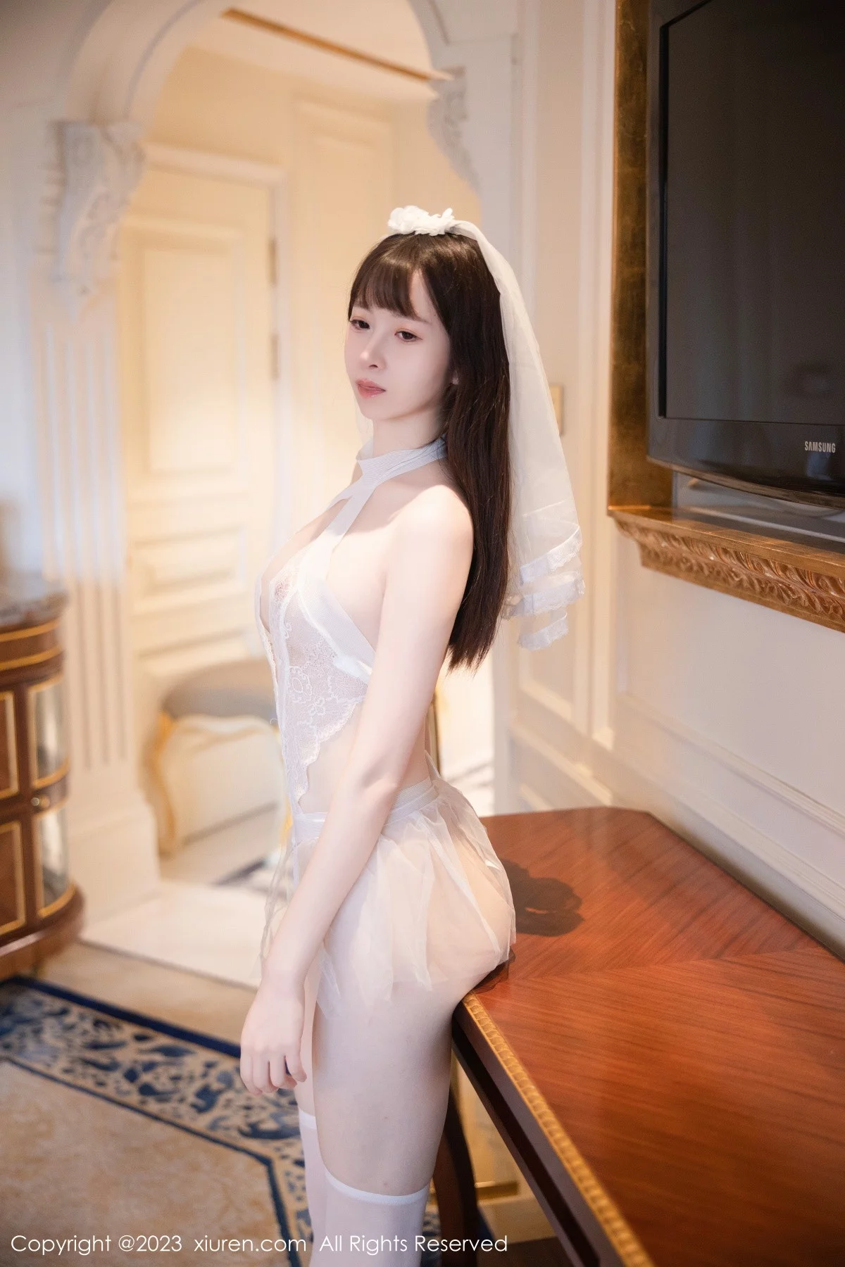 XiuRen第7421期_模特林悠悠性感白色情趣婚纱服饰配白丝袜秀曼妙身姿诱惑写真82P