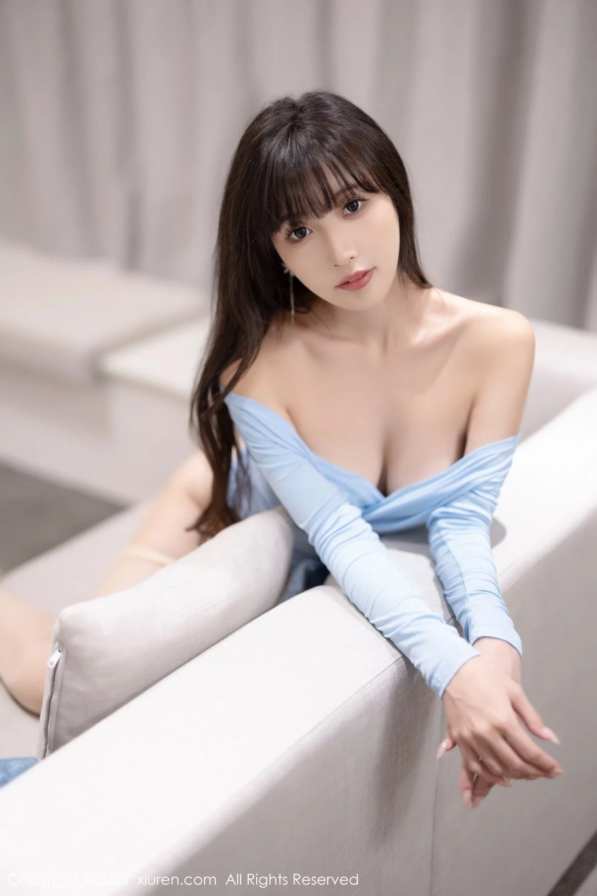 XiuRen第7422期_模特林星阑性感灰色OL服饰+淡蓝连衣短裙秀曼妙身姿诱惑写真85P