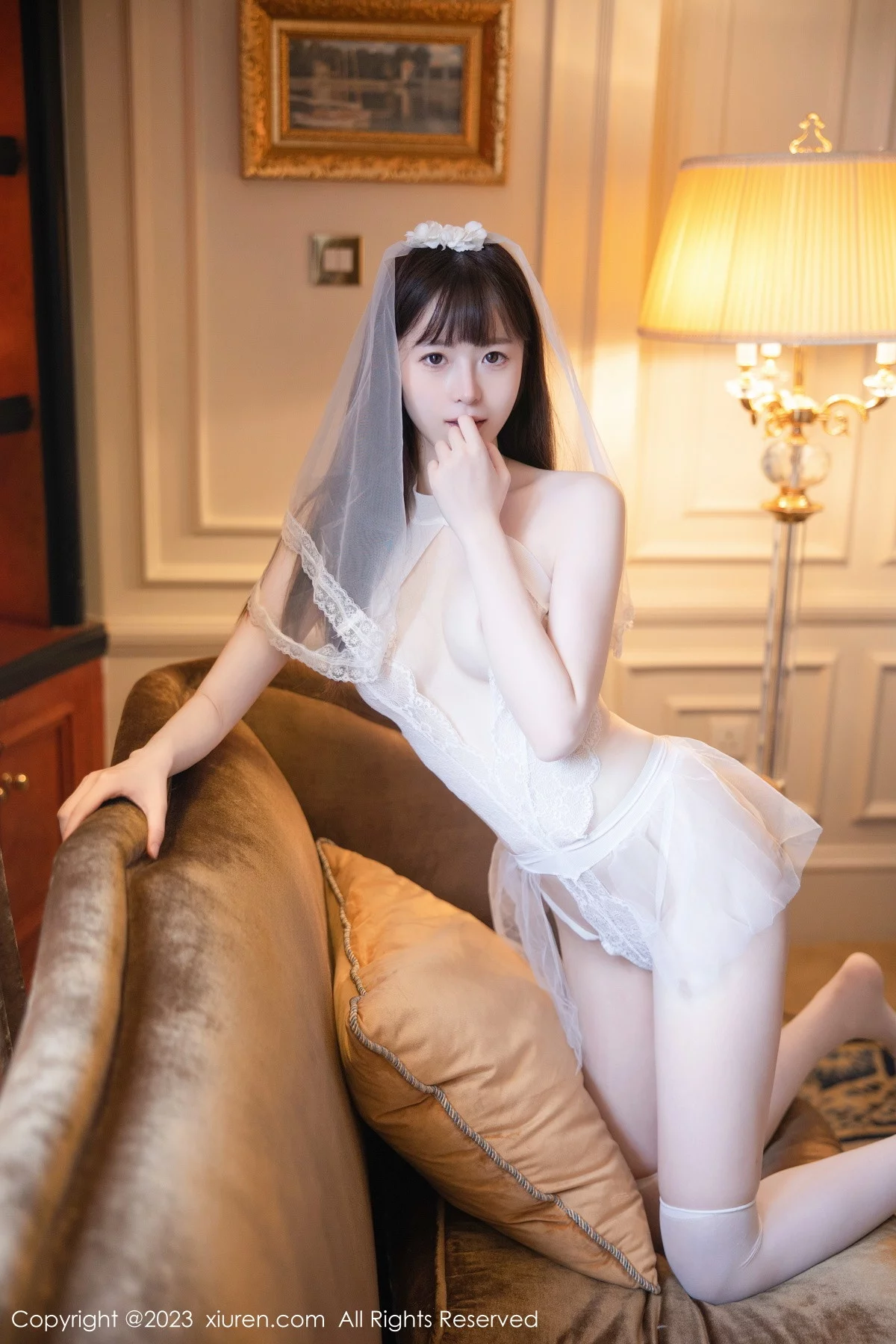 XiuRen第7421期_模特林悠悠性感白色情趣婚纱服饰配白丝袜秀曼妙身姿诱惑写真82P