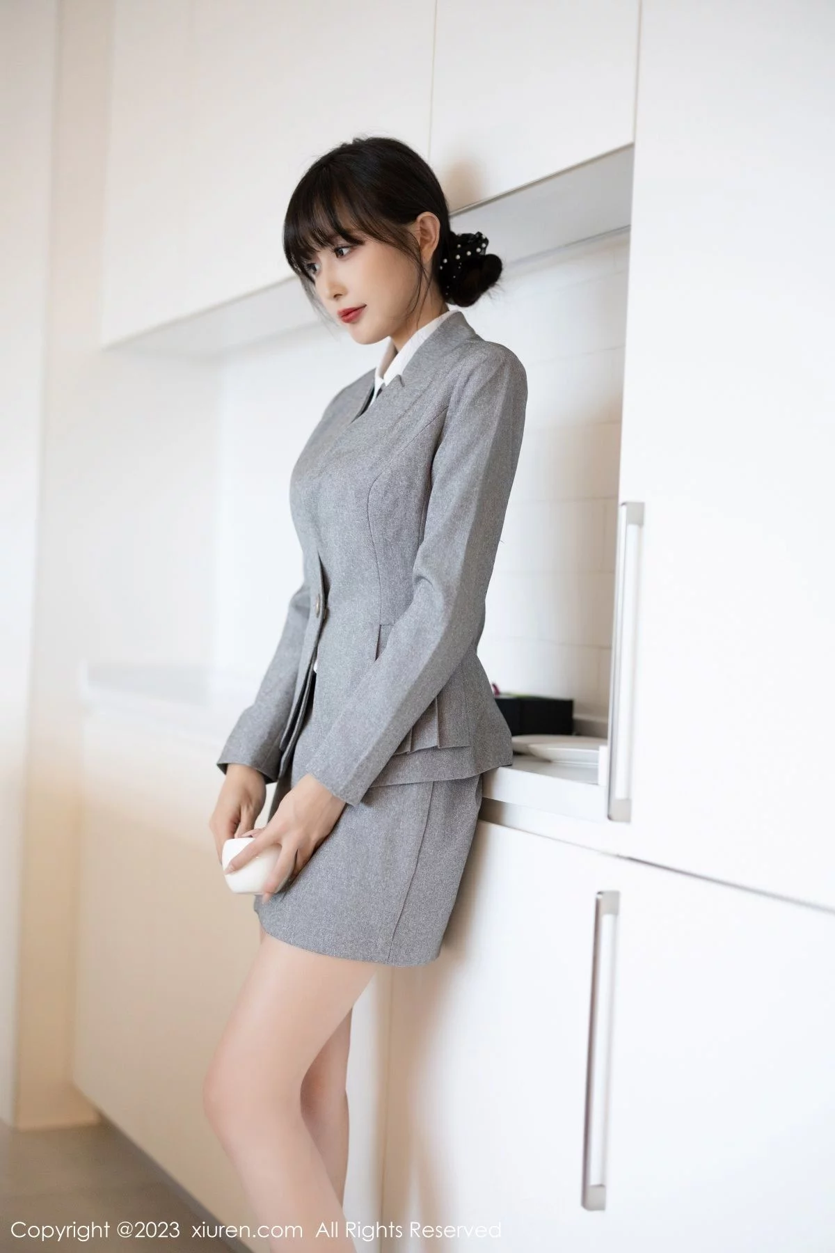 XiuRen第7422期_模特林星阑性感灰色OL服饰+淡蓝连衣短裙秀曼妙身姿诱惑写真85P