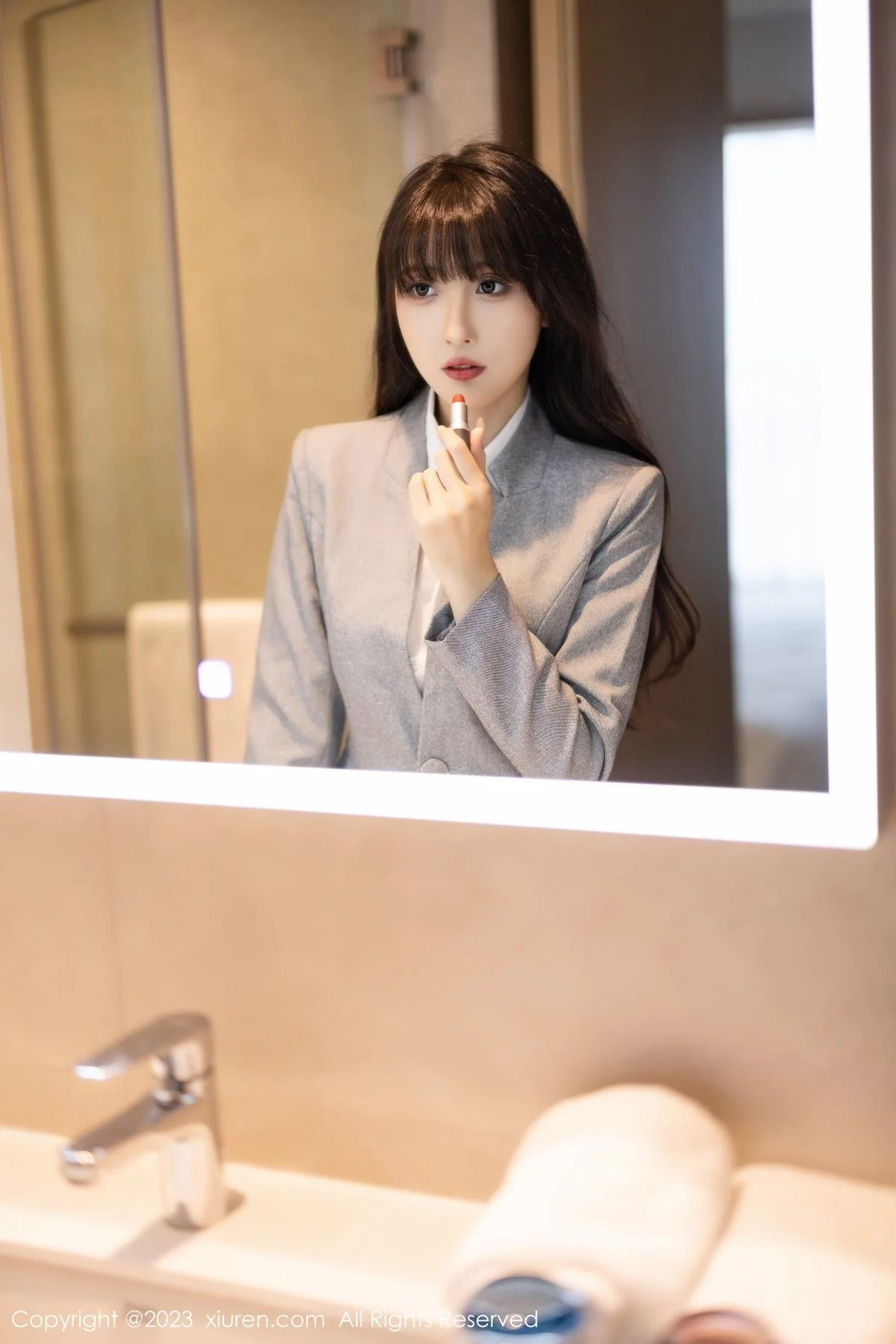 XiuRen第7422期_模特林星阑性感灰色OL服饰+淡蓝连衣短裙秀曼妙身姿诱惑写真85P