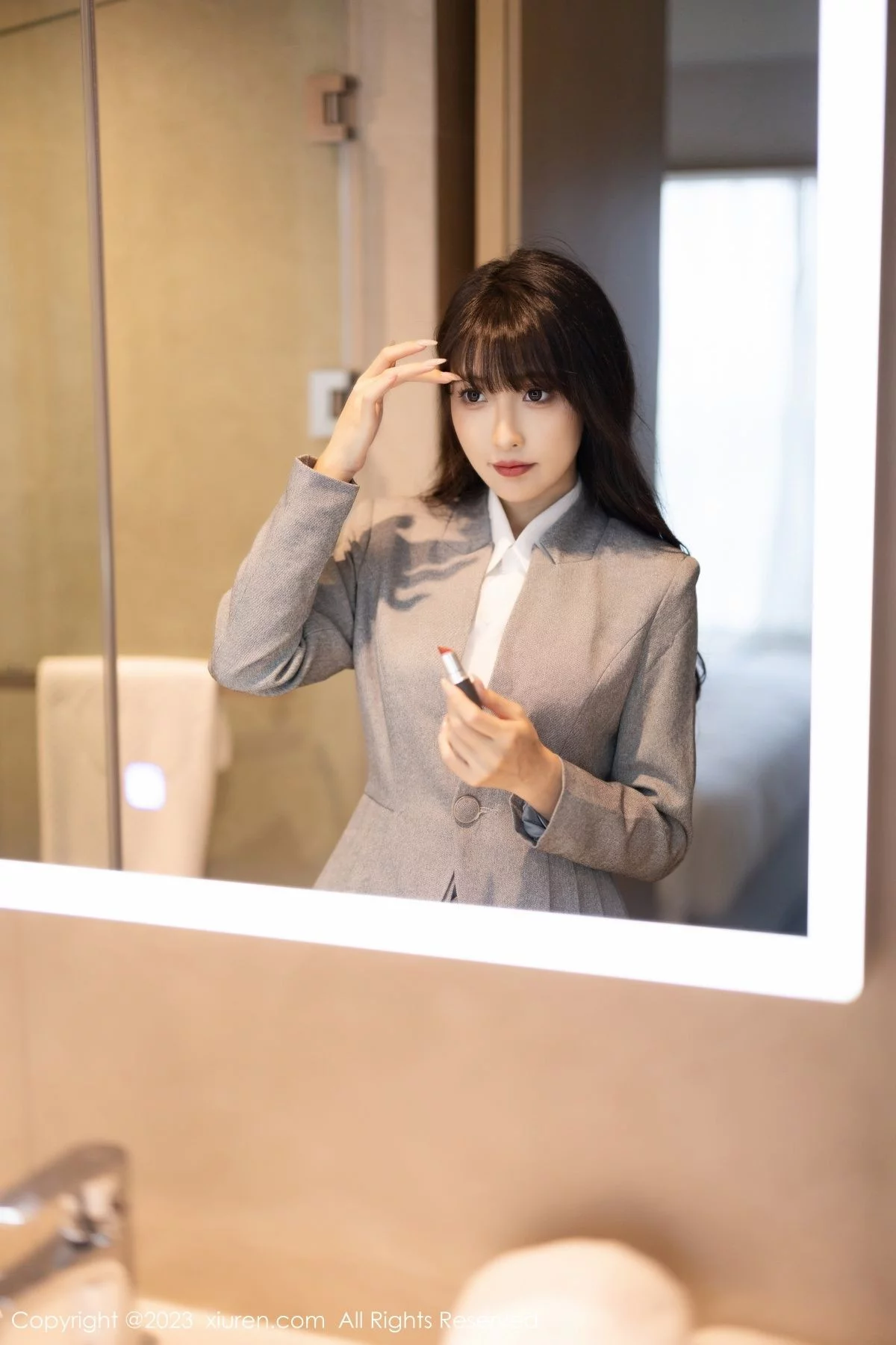 XiuRen第7422期_模特林星阑性感灰色OL服饰+淡蓝连衣短裙秀曼妙身姿诱惑写真85P