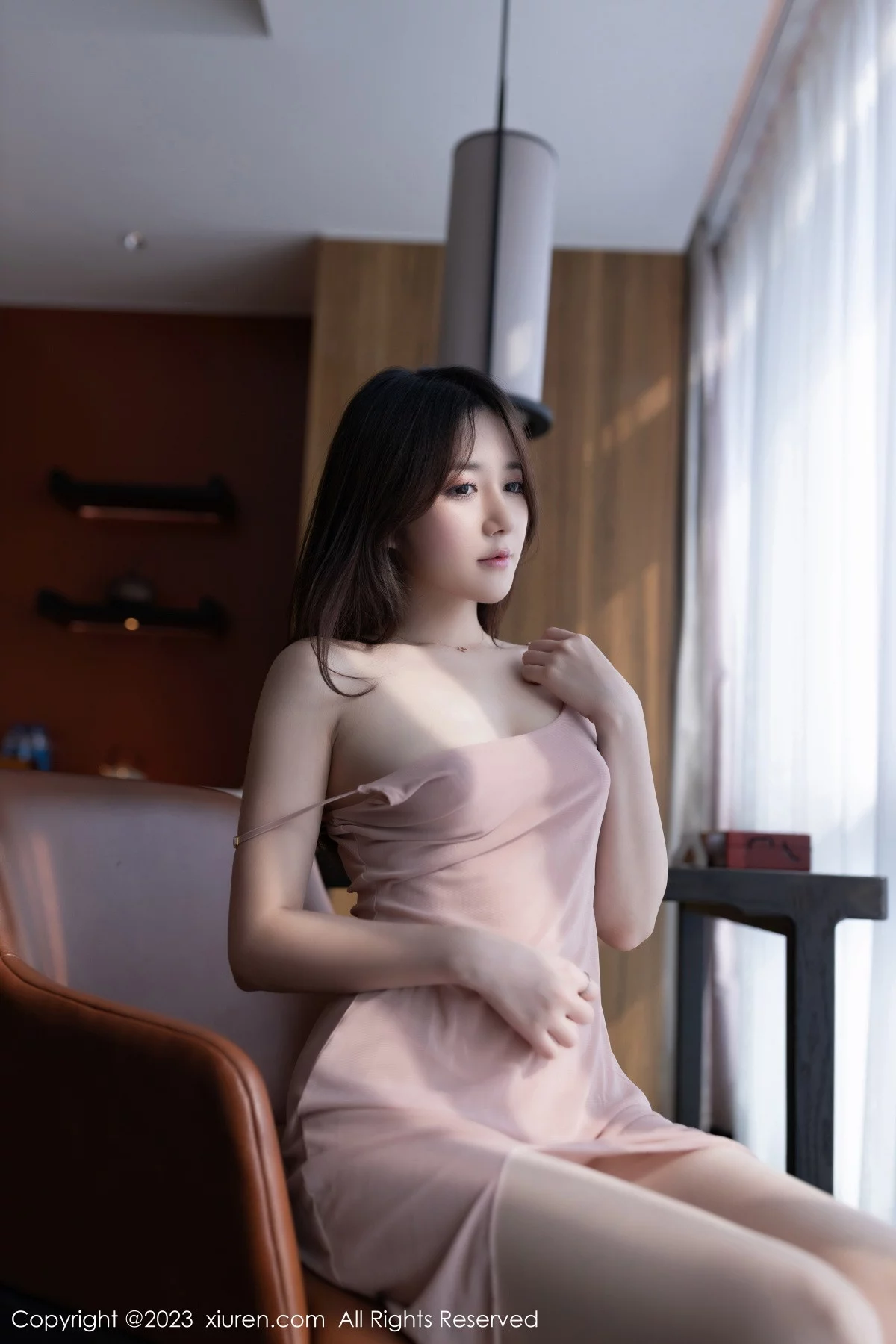 XiuRen第7429期_模特鱼子酱Fish性感粉桃吊带裙配原色丝袜秀曼妙身姿诱惑写真80P