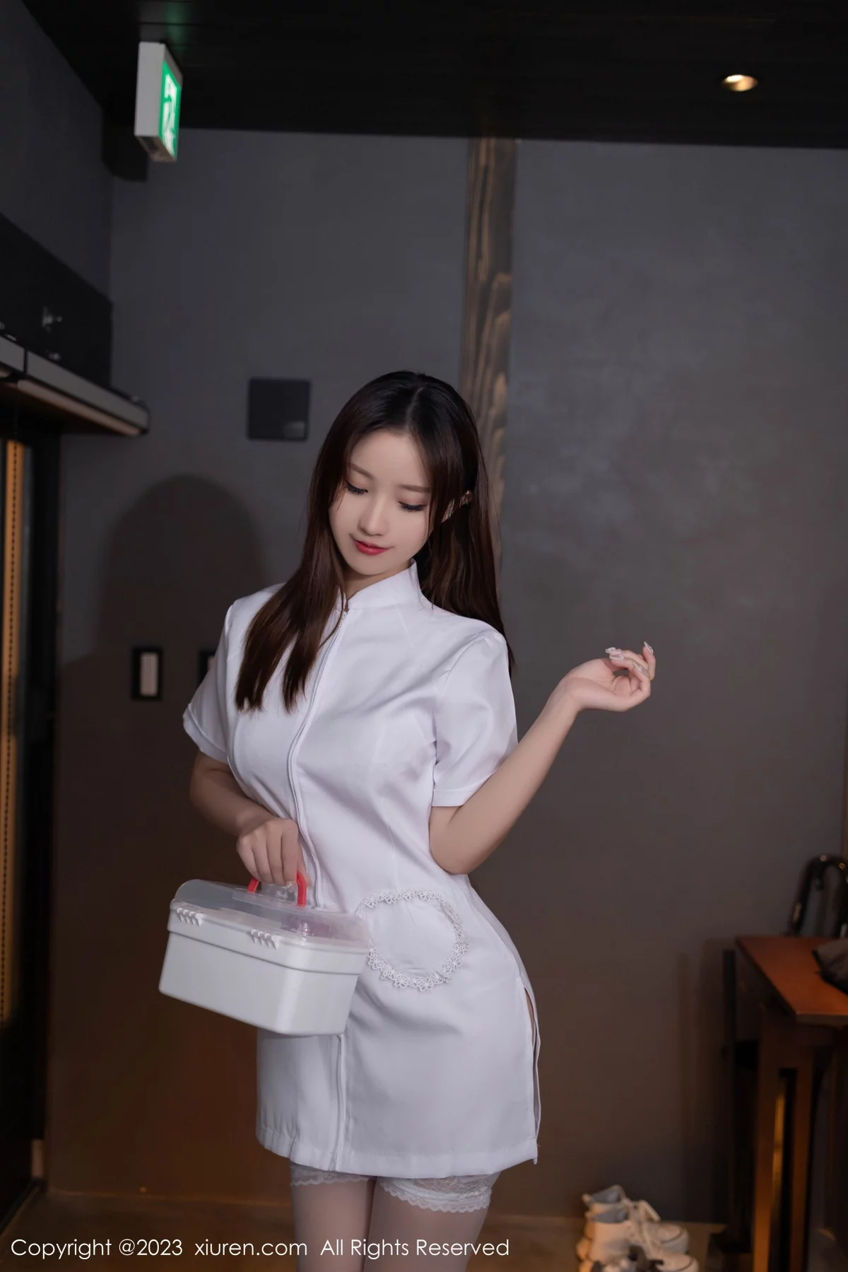 XiuRen第7596期_模特杏子Yada性感情趣护士装露白色蕾丝内衣秀曼妙身姿诱惑写真82P