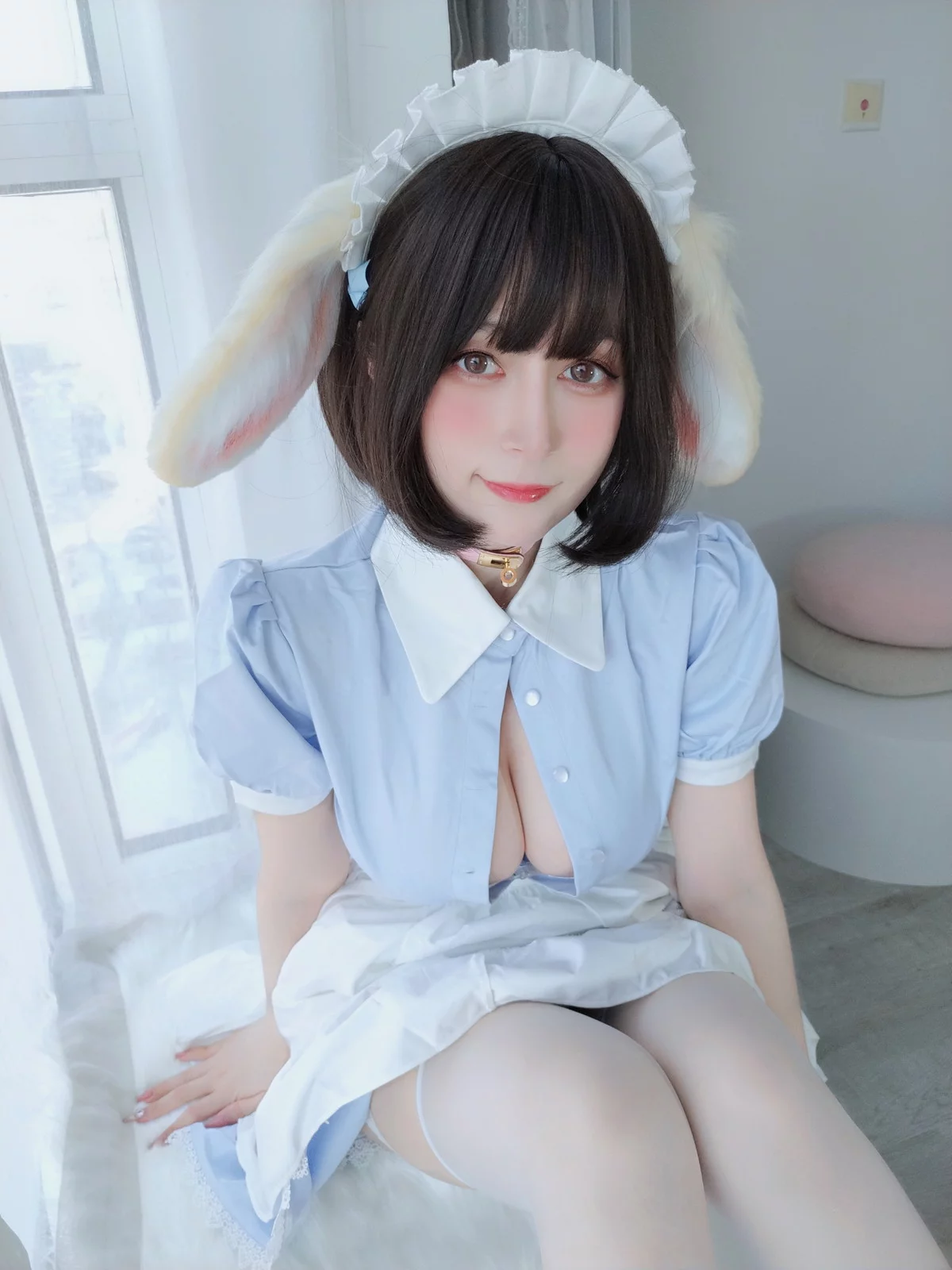Coser小姐姐白银兔女仆主题性感女仆装露白色蕾丝内衣配白丝吊袜惹火诱惑写真148P