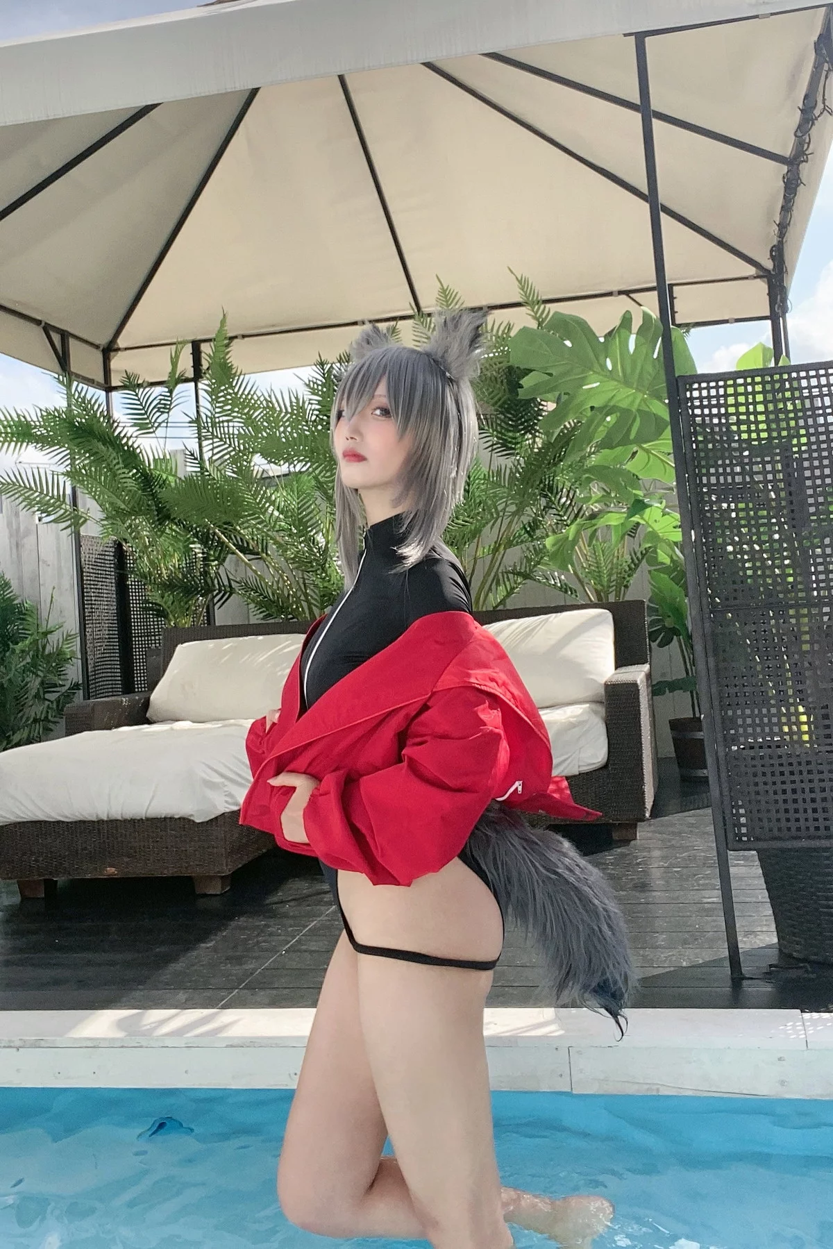 Coser美女切切celia明日方舟主题泳池边性感黑色连体泳衣秀完美身材诱惑写真28P