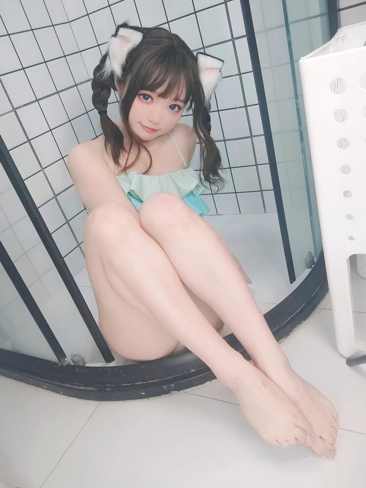 Coser美女神沢永莉浴室蓝白泳衣辫子主题私房浴室性感泳衣秀完美身材迷人写真70P