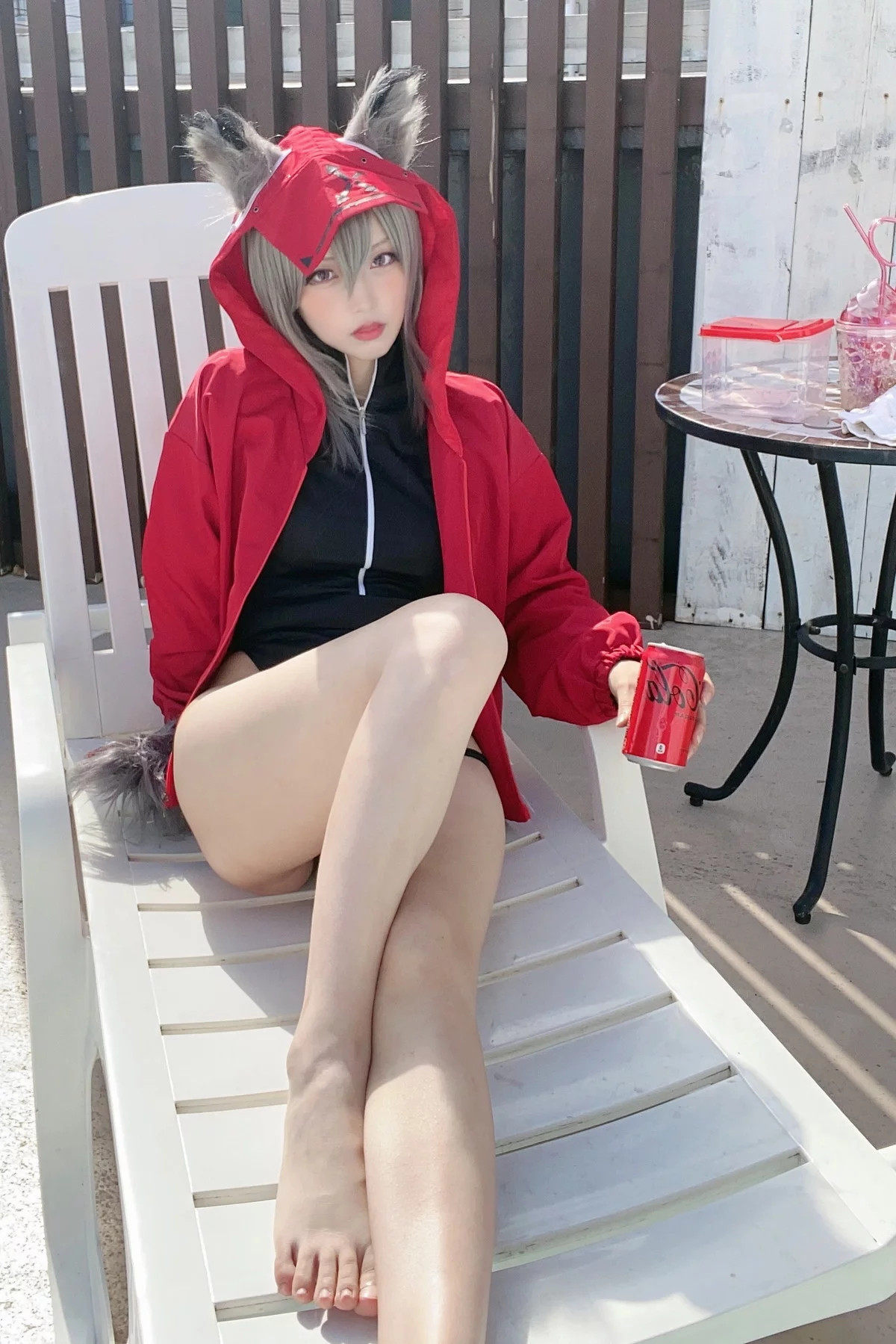 Coser美女切切celia明日方舟主题泳池边性感黑色连体泳衣秀完美身材诱惑写真28P