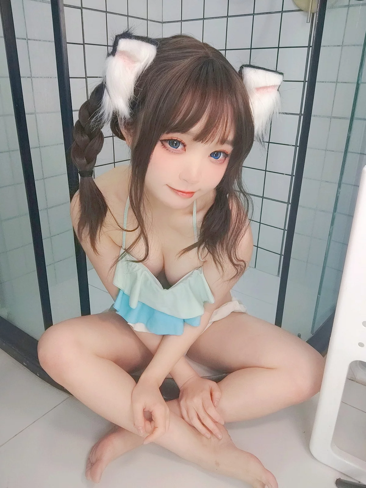 Coser美女神沢永莉浴室蓝白泳衣辫子主题私房浴室性感泳衣秀完美身材迷人写真70P