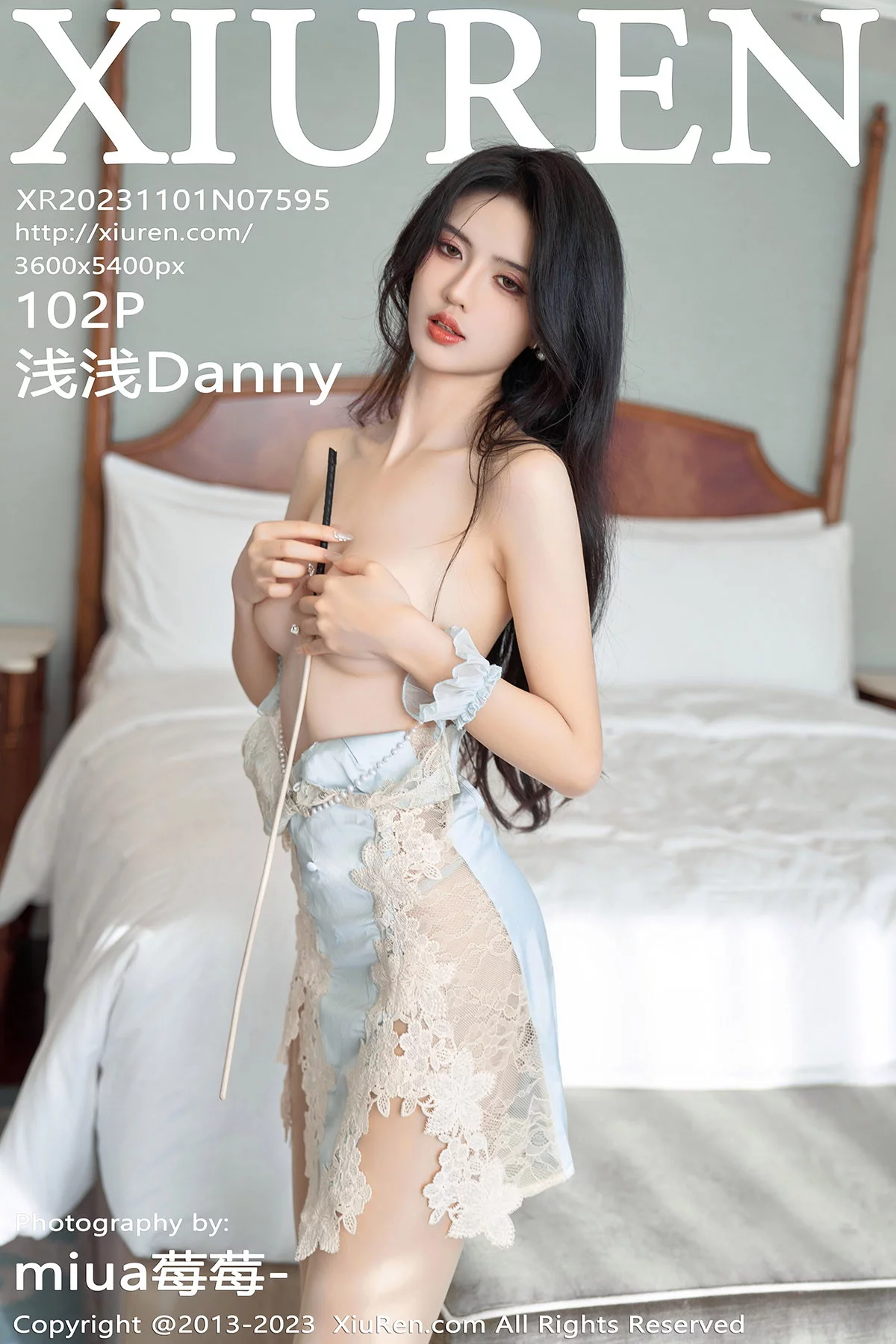 XiuRen第7595期_模特浅浅Danny性感粉色连衣短裙半脱秀丰腴身姿撩人诱惑写真102P