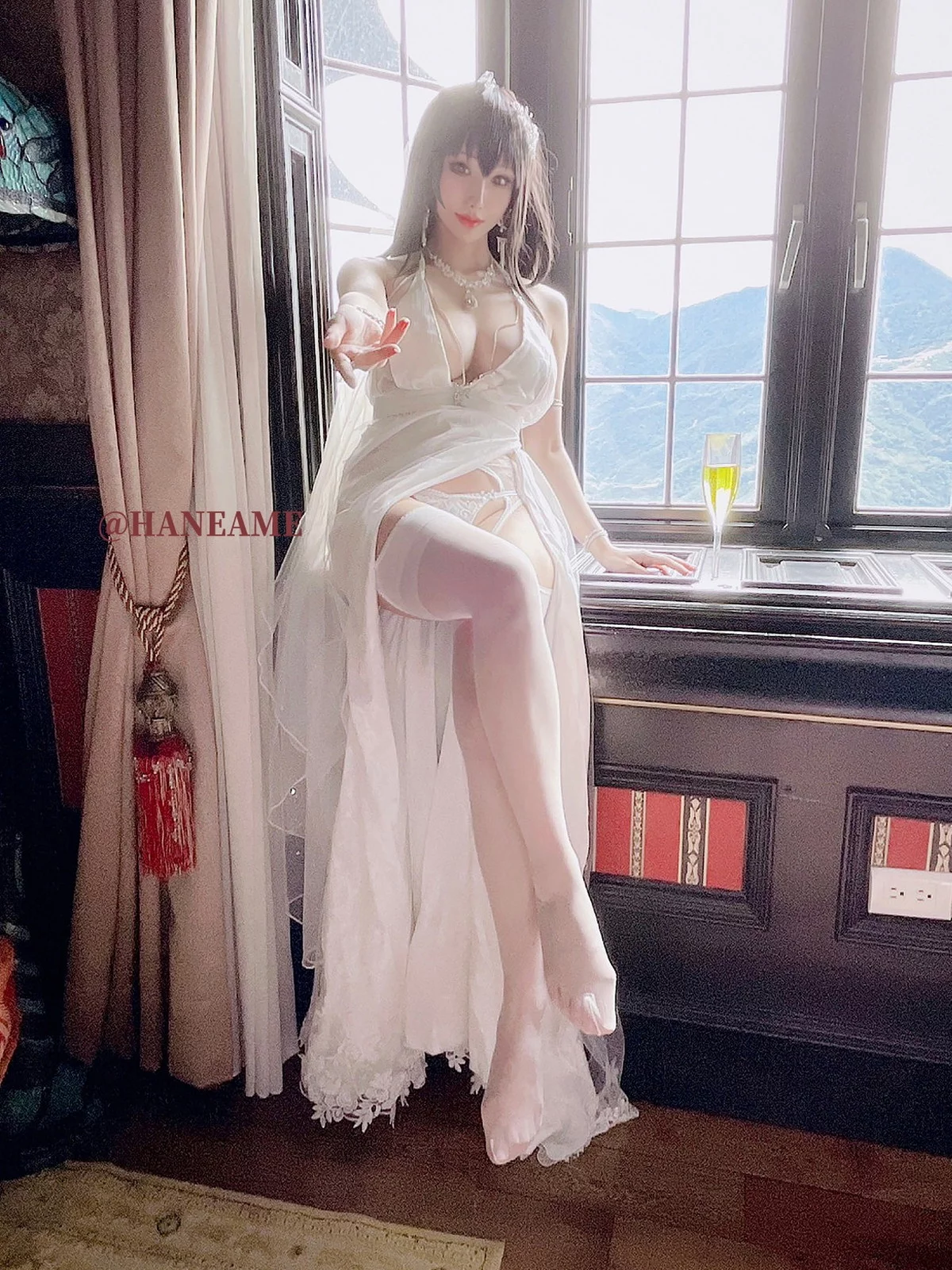 Coser美女雨波_HaneAme-Taihou Wedding主题白色薄透婚纱配白丝吊袜诱惑写真39P
