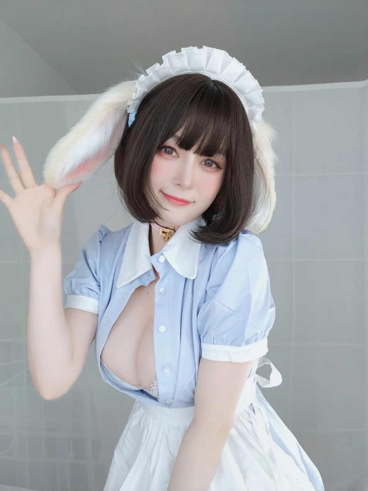 Coser小姐姐白银兔女仆主题性感女仆装露白色蕾丝内衣配白丝吊袜惹火诱惑写真148P