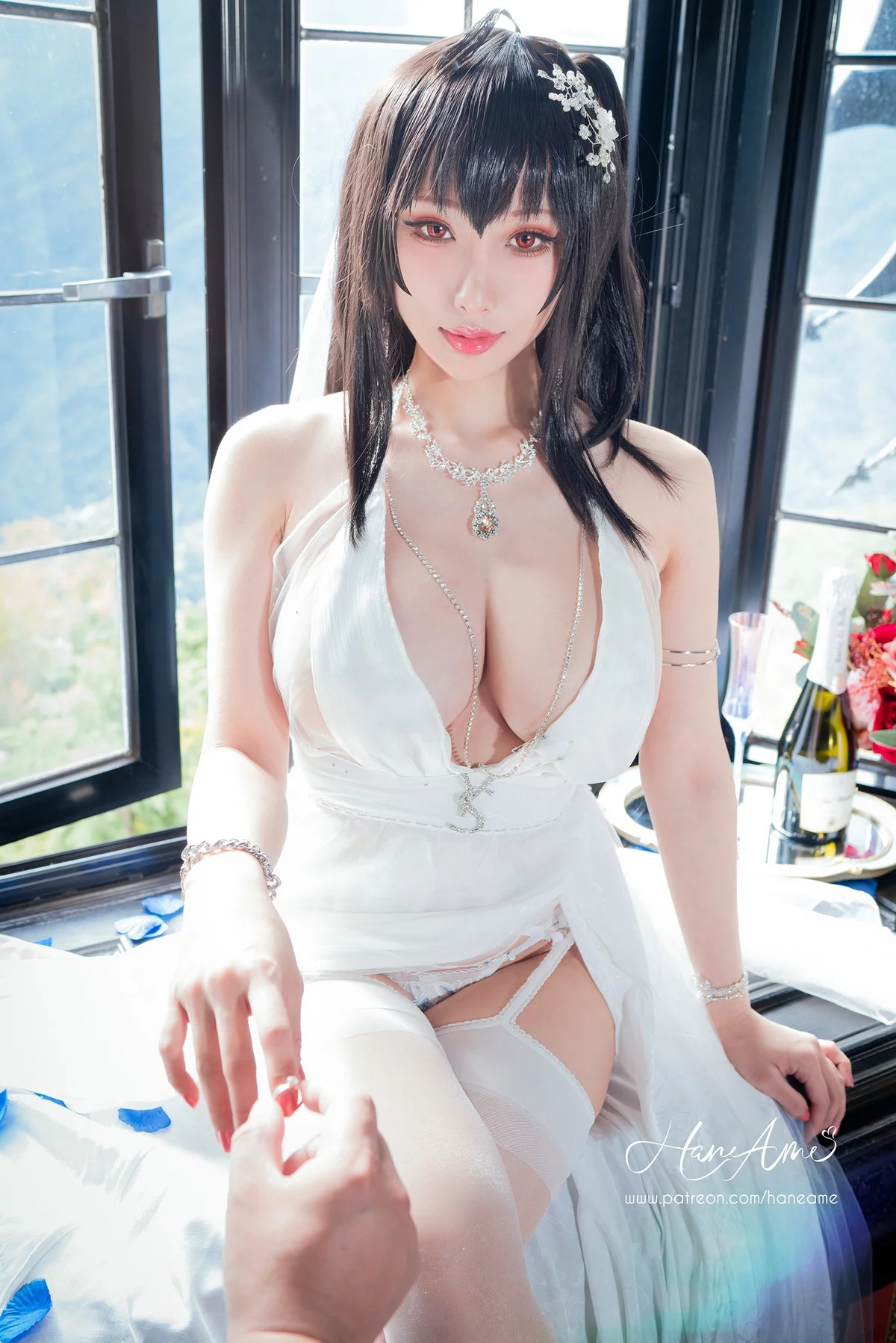 Coser美女雨波_HaneAme-Taihou Wedding主题白色薄透婚纱配白丝吊袜诱惑写真39P