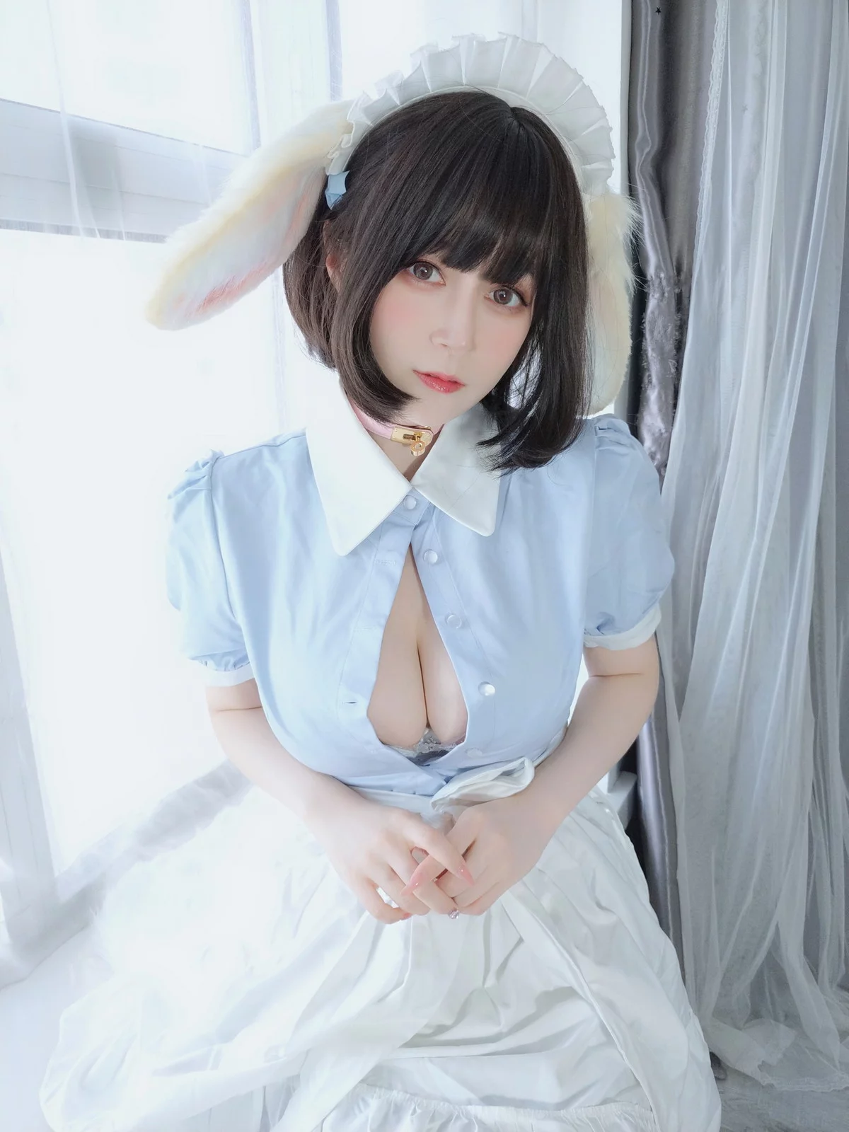 Coser小姐姐白银兔女仆主题性感女仆装露白色蕾丝内衣配白丝吊袜惹火诱惑写真148P