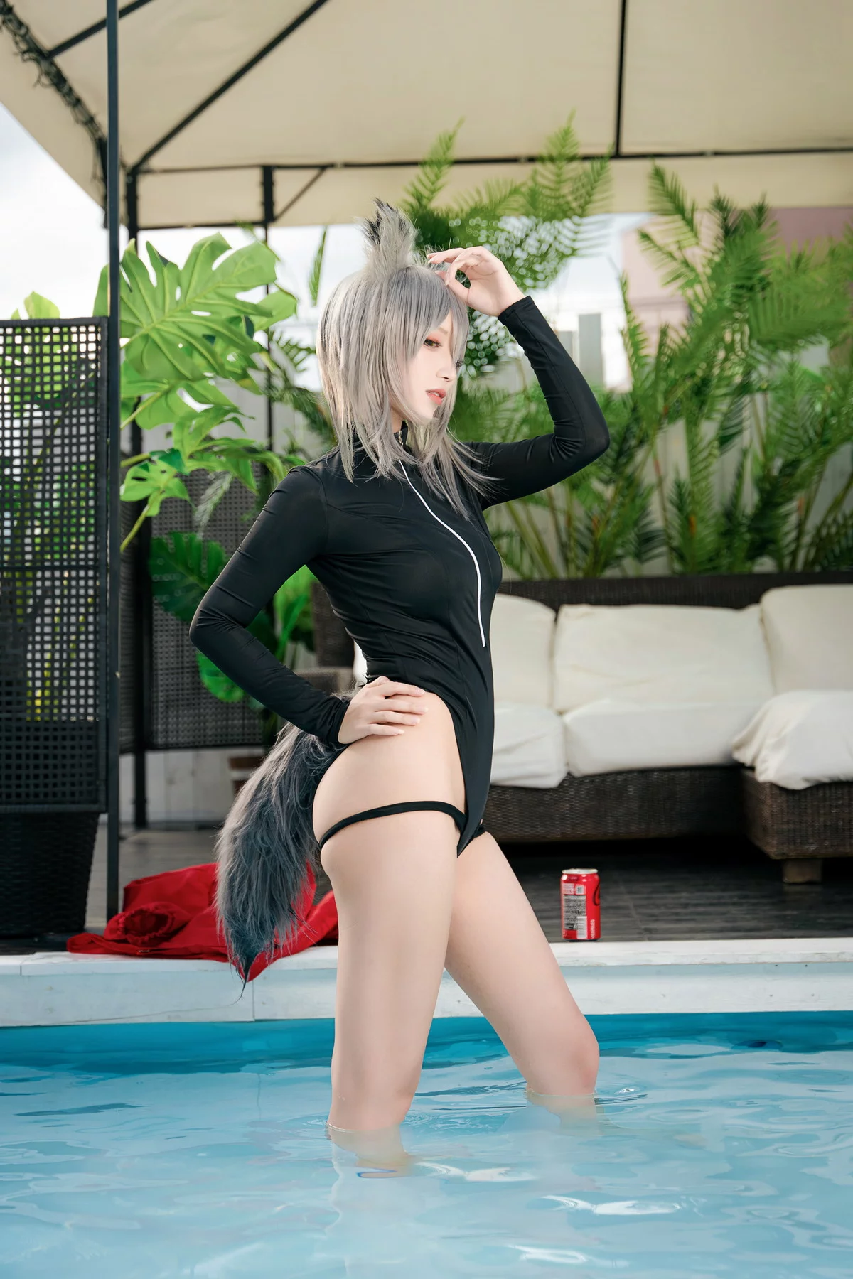 Coser美女切切celia明日方舟主题泳池边性感黑色连体泳衣秀完美身材诱惑写真28P