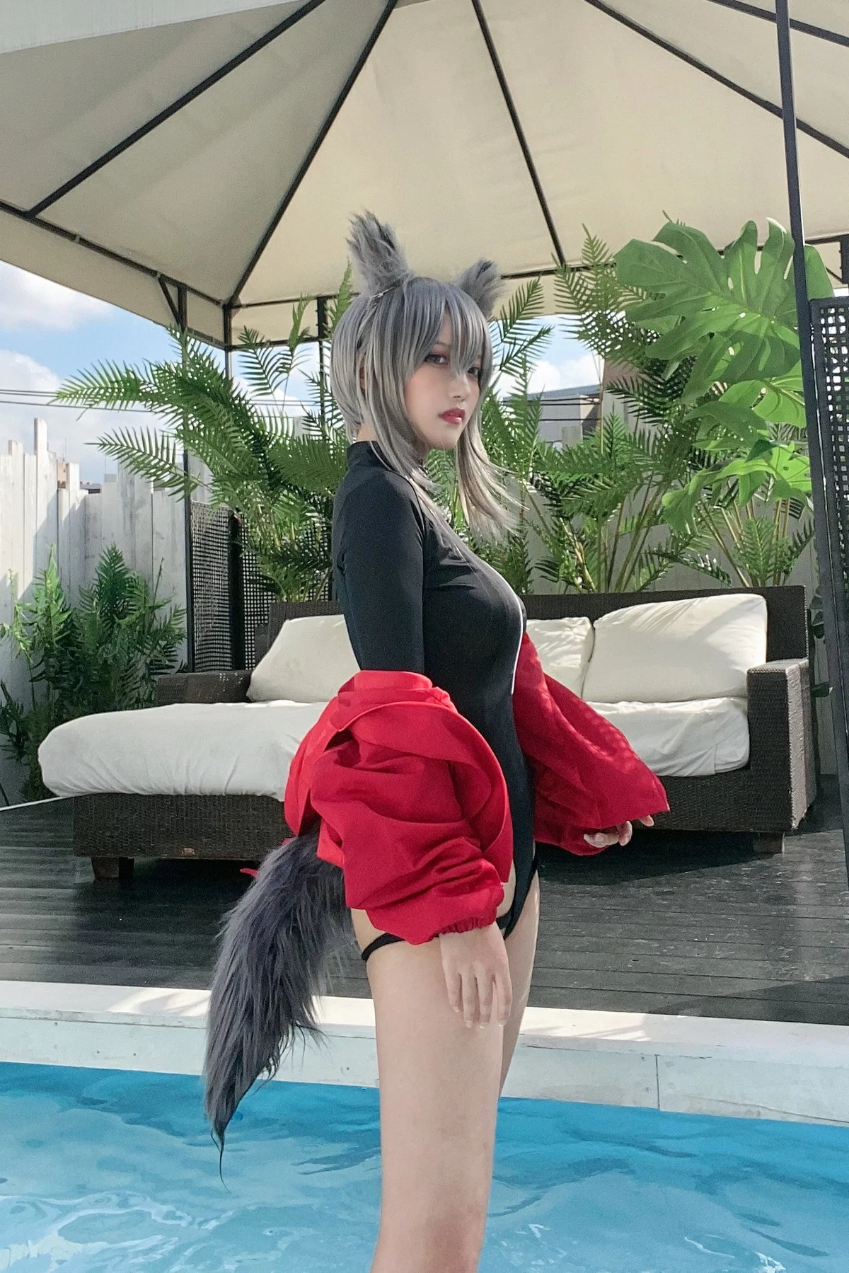 Coser美女切切celia明日方舟主题泳池边性感黑色连体泳衣秀完美身材诱惑写真28P
