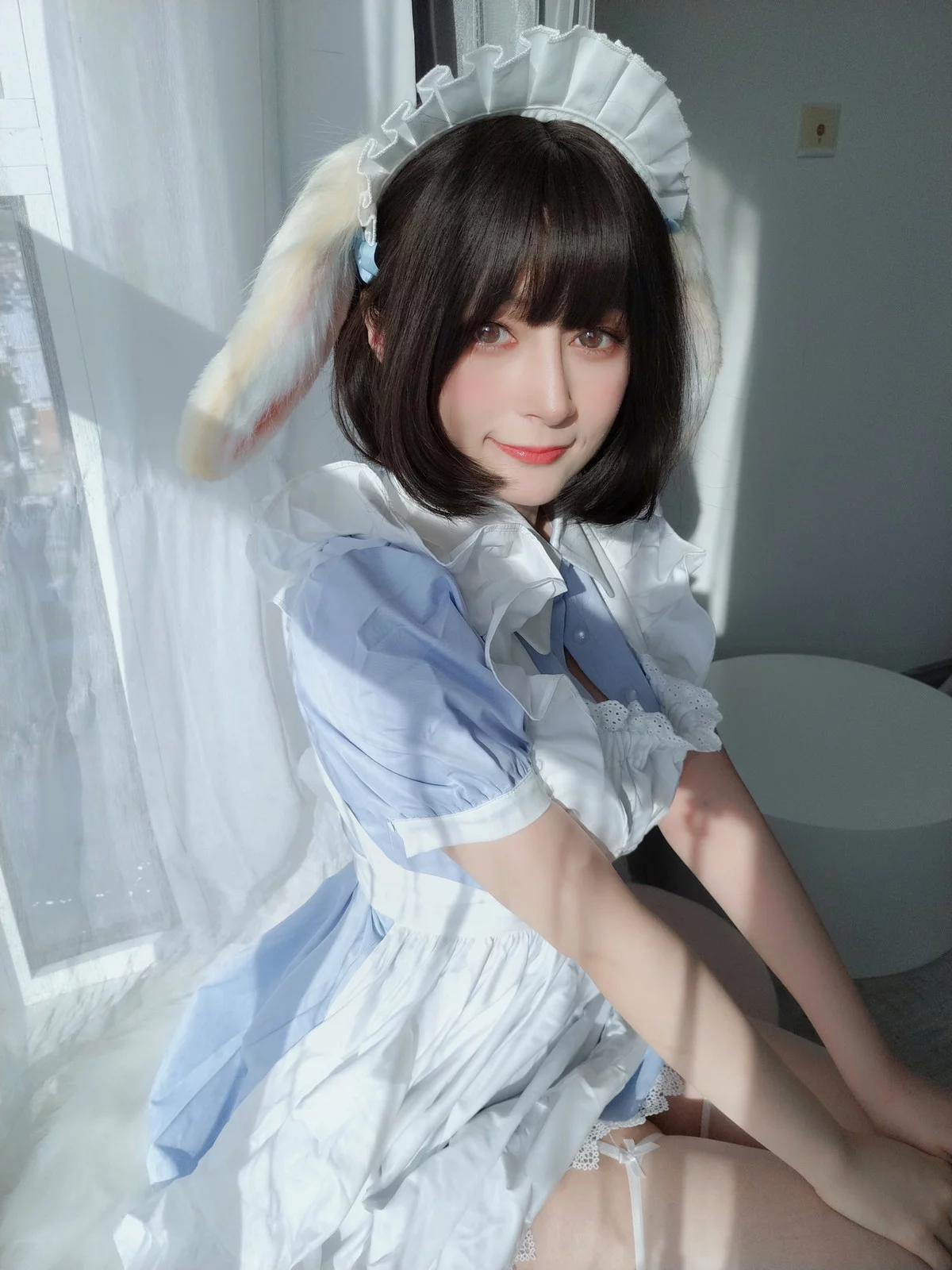 Coser小姐姐白银兔女仆主题性感女仆装露白色蕾丝内衣配白丝吊袜惹火诱惑写真148P