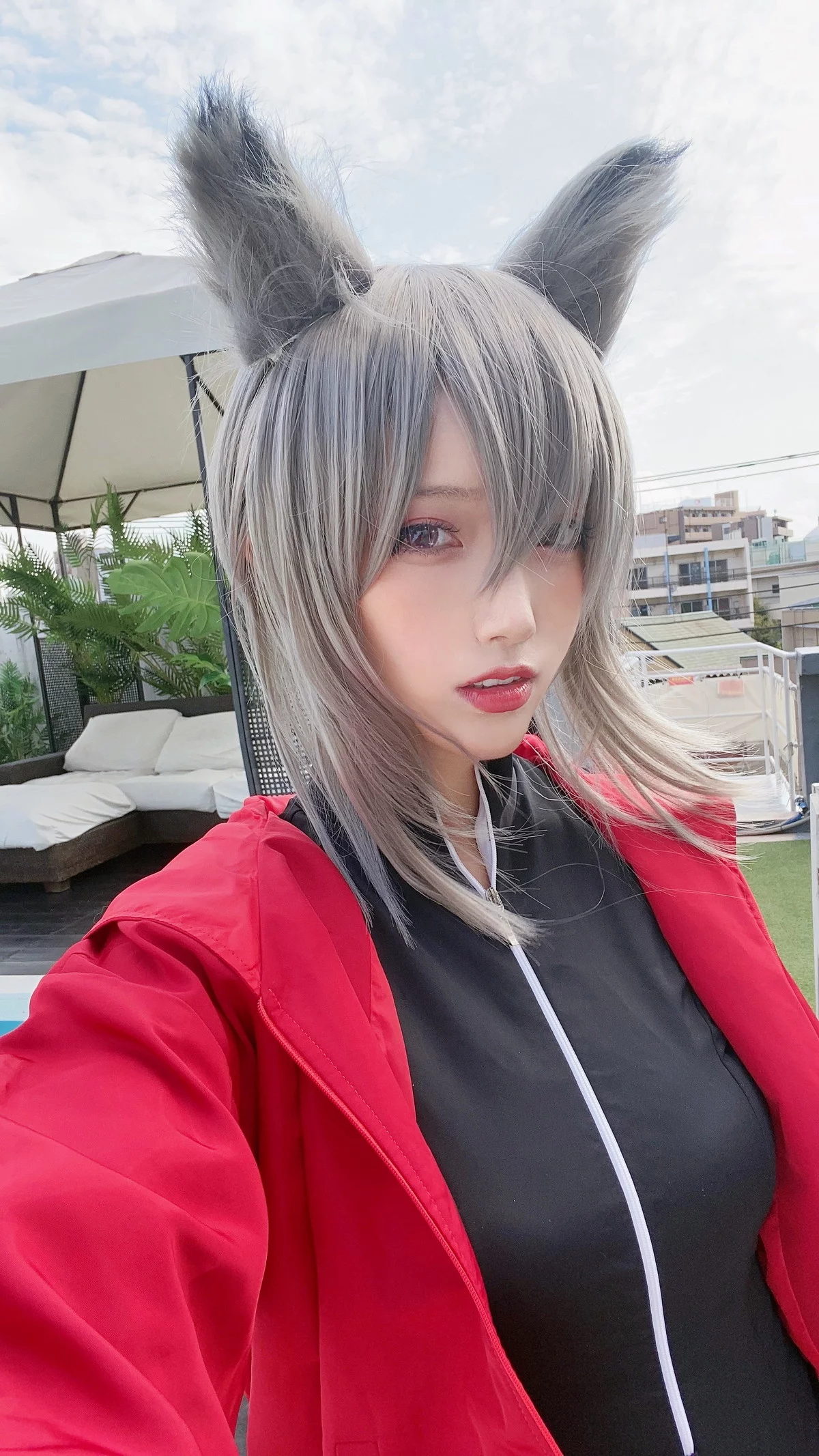 Coser美女切切celia明日方舟主题泳池边性感黑色连体泳衣秀完美身材诱惑写真28P