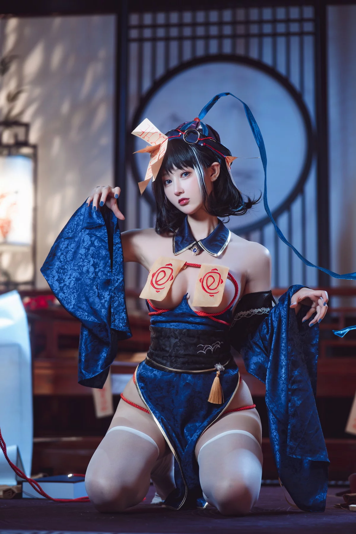 网络美女羽生三未华甲欢庆僵尸主题性感开胸情趣礼裙服饰配白丝袜完美诱惑写真30P