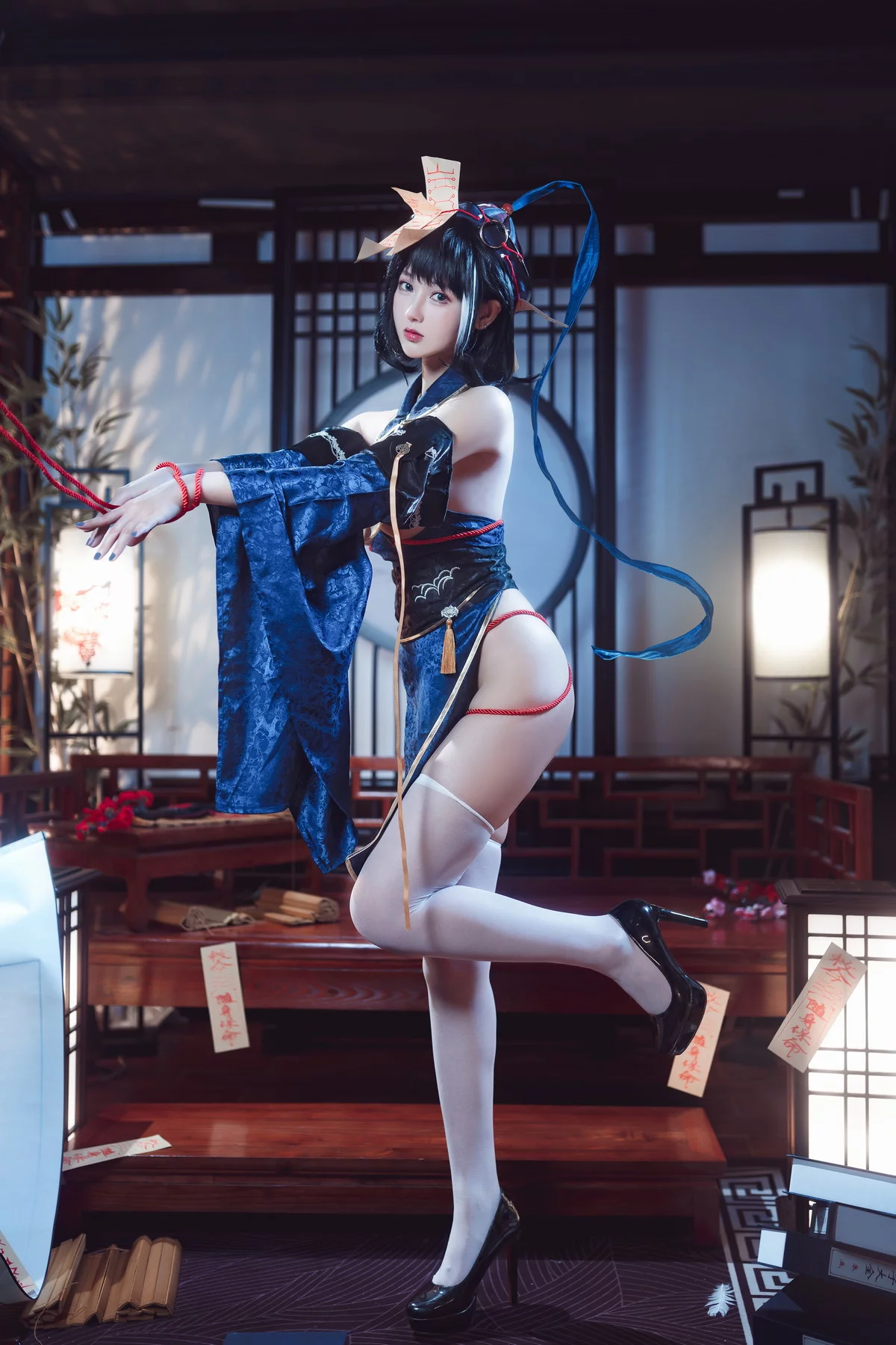 网络美女羽生三未华甲欢庆僵尸主题性感开胸情趣礼裙服饰配白丝袜完美诱惑写真30P