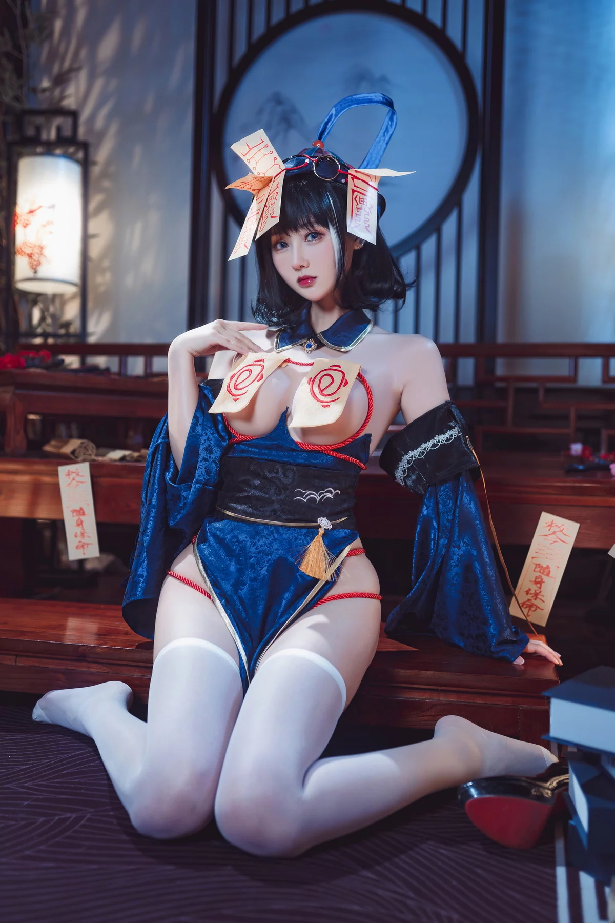 网络美女羽生三未华甲欢庆僵尸主题性感开胸情趣礼裙服饰配白丝袜完美诱惑写真30P