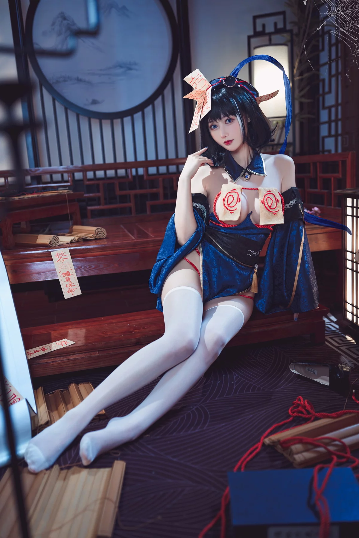 网络美女羽生三未华甲欢庆僵尸主题性感开胸情趣礼裙服饰配白丝袜完美诱惑写真30P