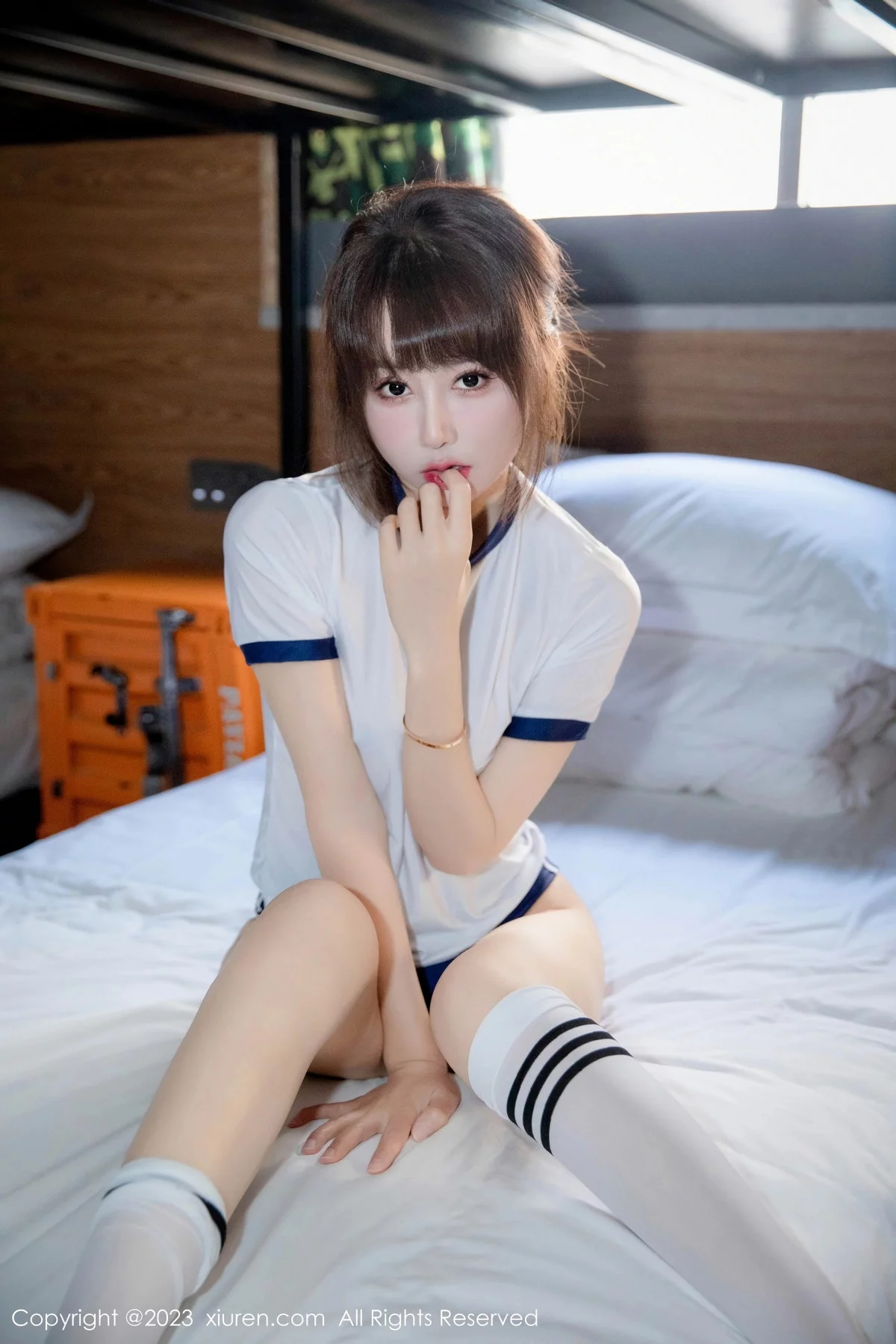 XiuRen第7600期_模特白笑笑性感白色运动服饰配白丝袜秀白嫩肌肤完美诱惑写真72P