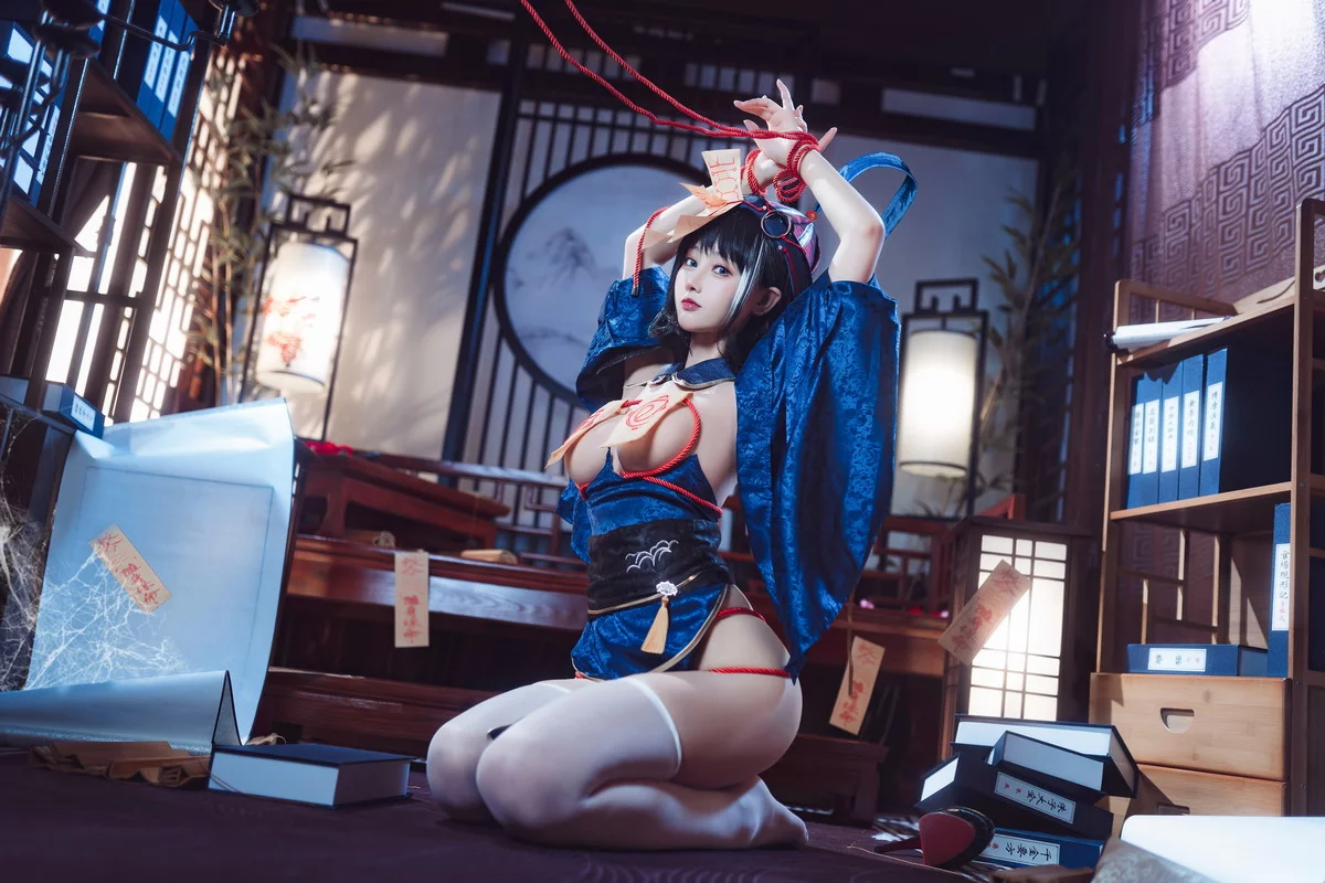 网络美女羽生三未华甲欢庆僵尸主题性感开胸情趣礼裙服饰配白丝袜完美诱惑写真30P