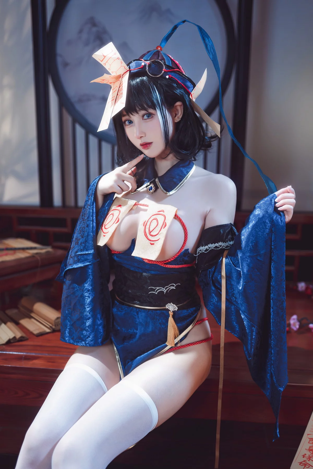网络美女羽生三未华甲欢庆僵尸主题性感开胸情趣礼裙服饰配白丝袜完美诱惑写真30P