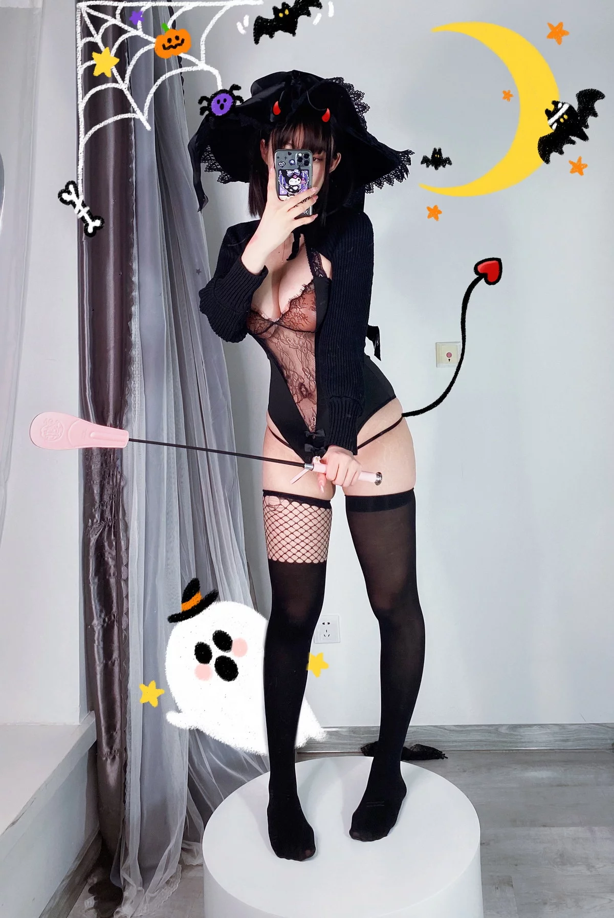 Coser小姐姐白银柴郡魔女主题性感露背毛衣+黑色情趣服饰秀丰满身材诱惑写真31P