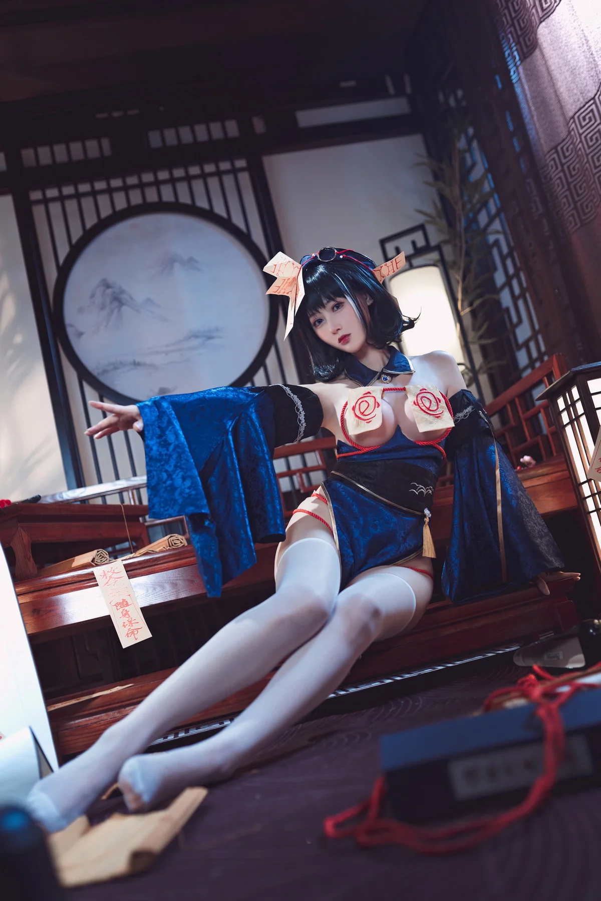 网络美女羽生三未华甲欢庆僵尸主题性感开胸情趣礼裙服饰配白丝袜完美诱惑写真30P
