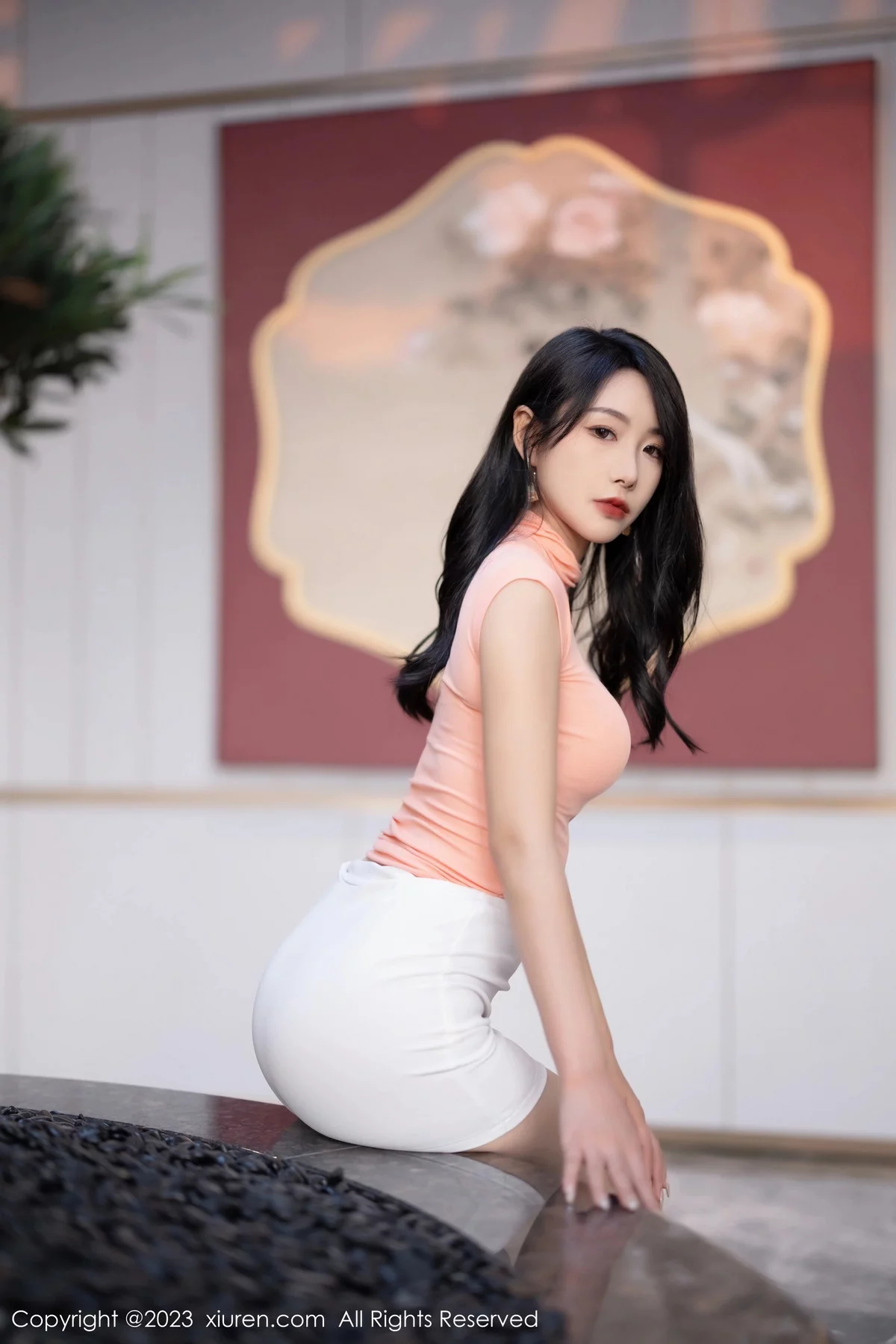 XiuRen第7619期_模特苏苏阿性感淡红上衣配白短裙露浅色内衣秀曼妙身姿诱惑写真91P