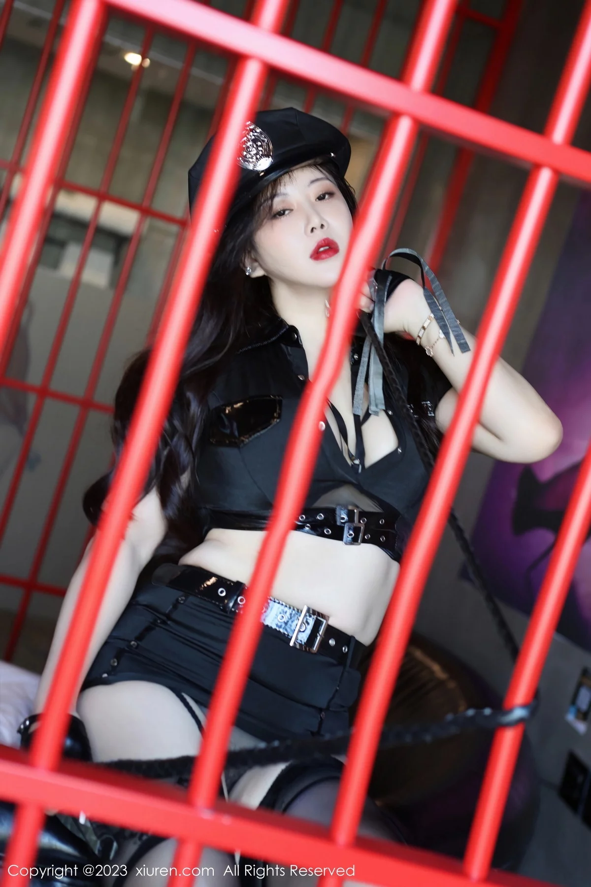 XiuRen第7622期_模特王婉悠Queen黑色情趣制服露蕾丝内衣配黑丝吊袜诱惑写真62P