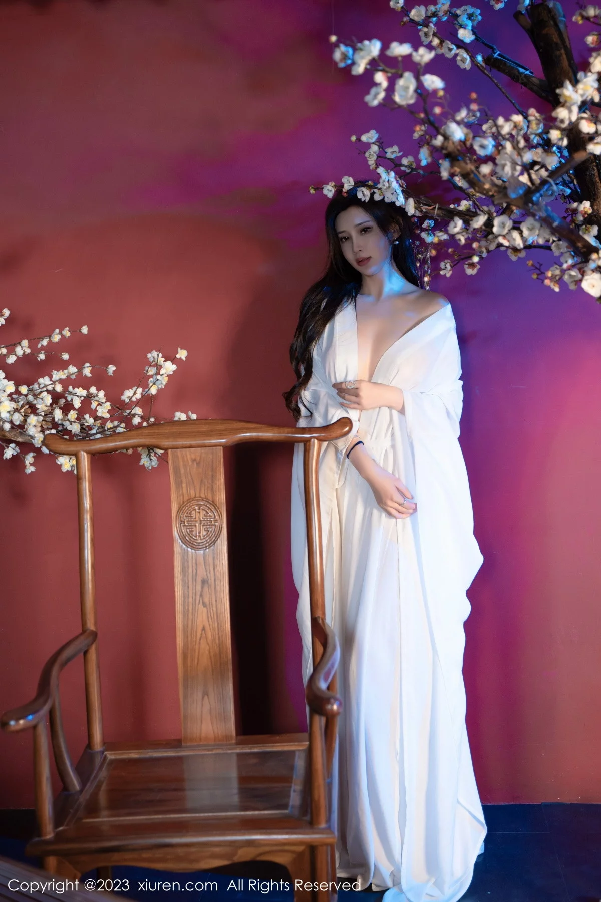 XiuRen第7625期_女神Carol周妍希性感白色汉服配超薄肉丝秀丰满身材诱惑写真104P