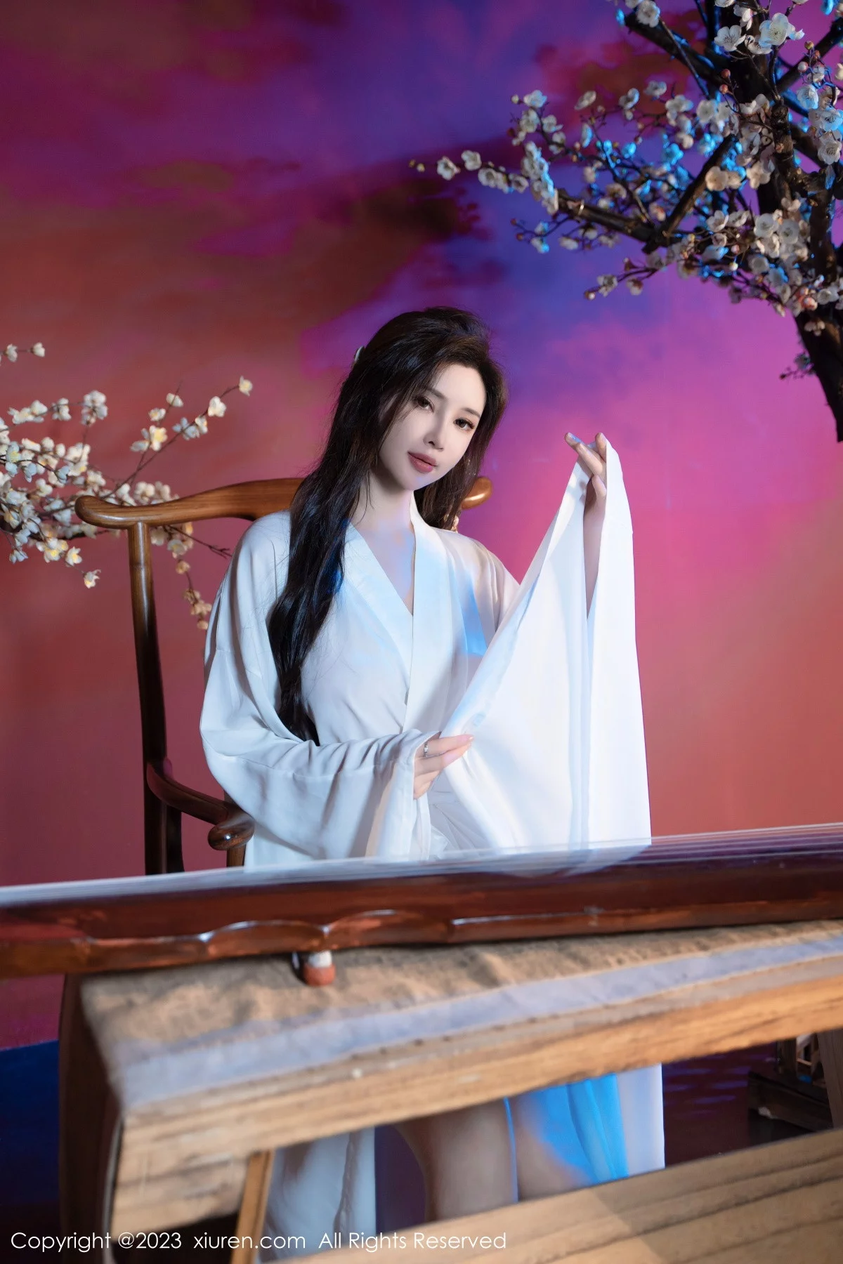 XiuRen第7625期_女神Carol周妍希性感白色汉服配超薄肉丝秀丰满身材诱惑写真104P