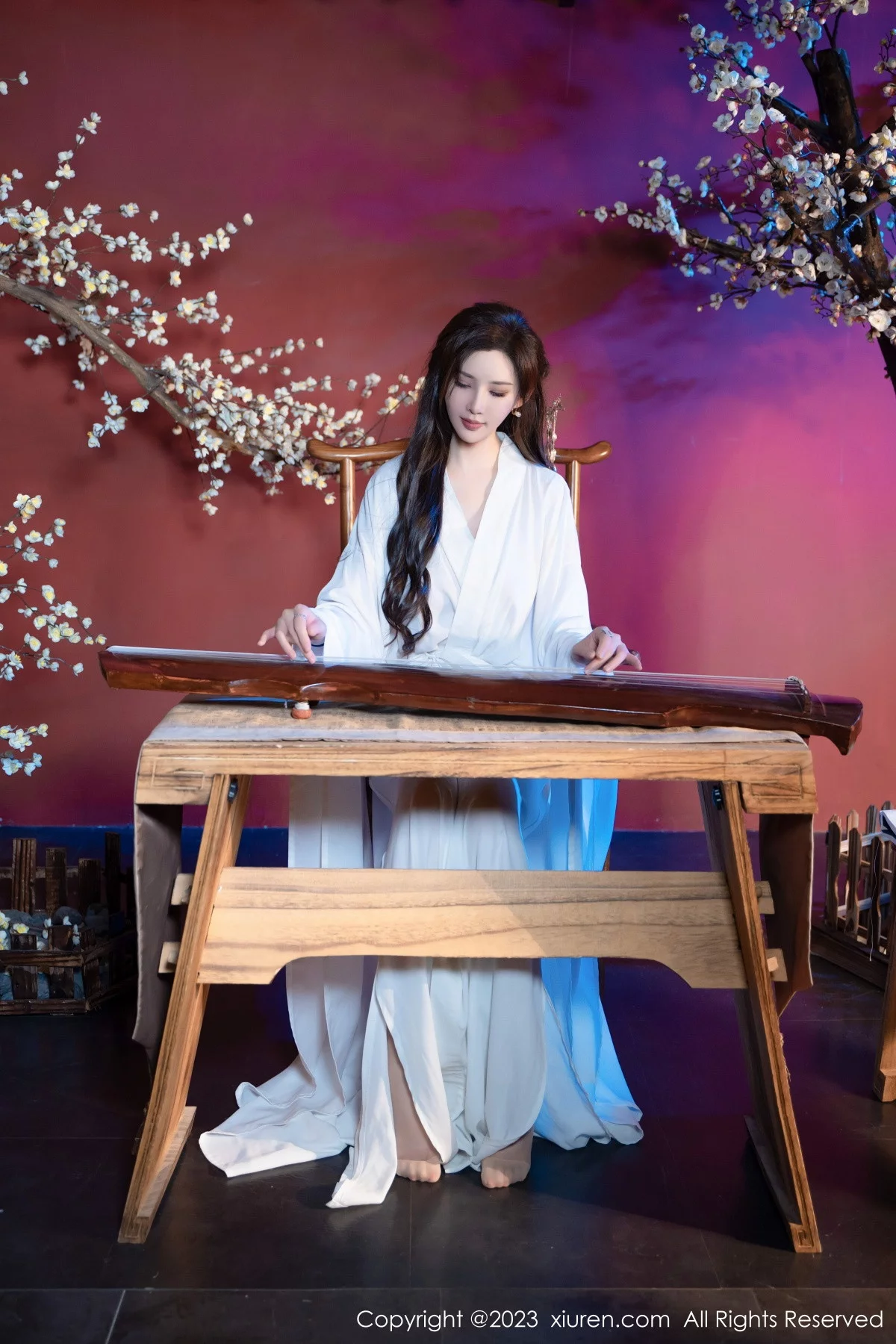 XiuRen第7625期_女神Carol周妍希性感白色汉服配超薄肉丝秀丰满身材诱惑写真104P