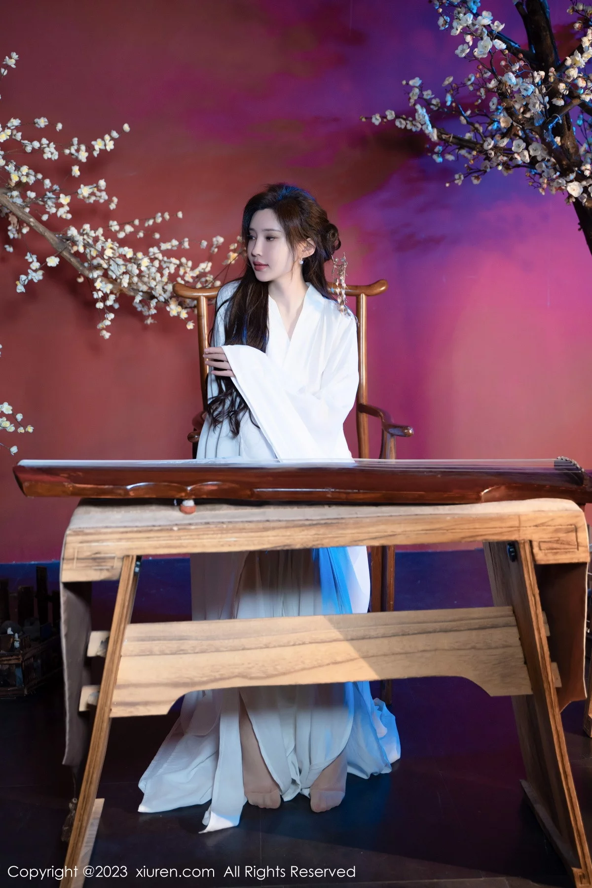 XiuRen第7625期_女神Carol周妍希性感白色汉服配超薄肉丝秀丰满身材诱惑写真104P
