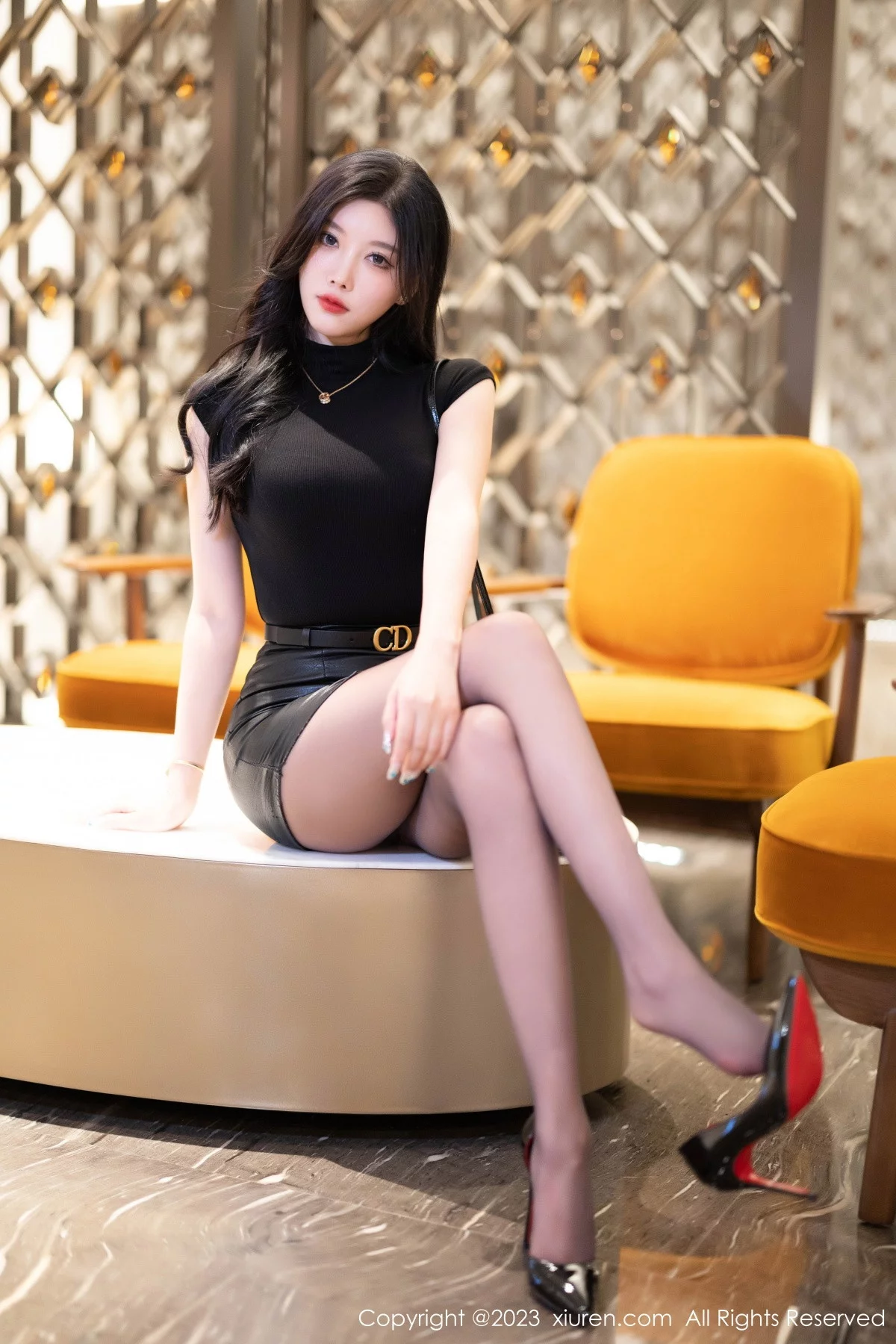 XiuRen第7627期_女神杨晨晨Yome性感黑色上衣配黑短裙露超薄无内黑丝魅惑写真90P