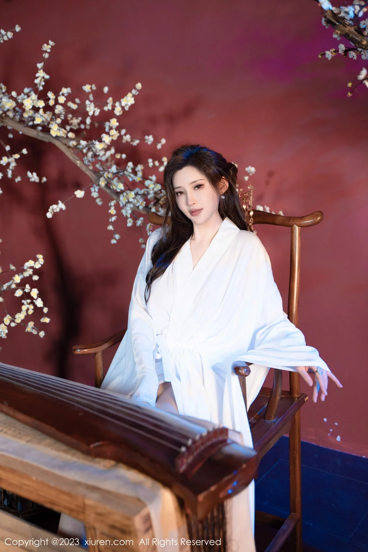 XiuRen第7625期_女神Carol周妍希性感白色汉服配超薄肉丝秀丰满身材诱惑写真104P
