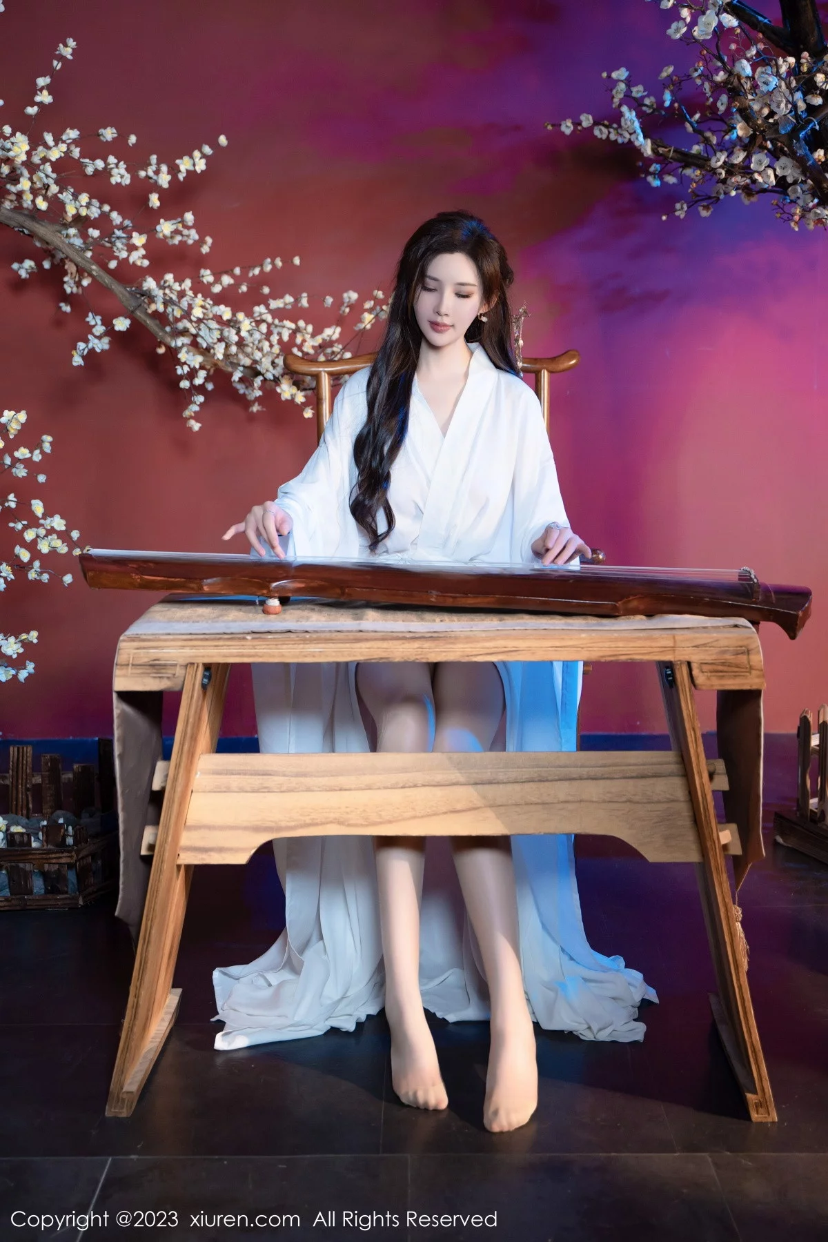 XiuRen第7625期_女神Carol周妍希性感白色汉服配超薄肉丝秀丰满身材诱惑写真104P
