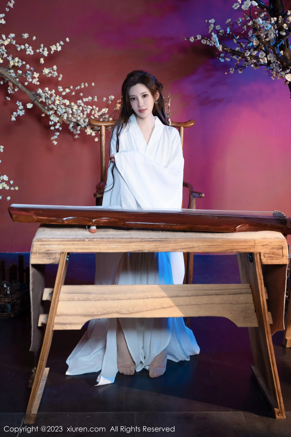 XiuRen第7625期_女神Carol周妍希性感白色汉服配超薄肉丝秀丰满身材诱惑写真104P